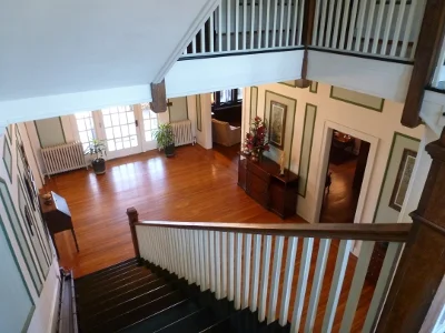 515 Luke Mtn Foyer2.JPG