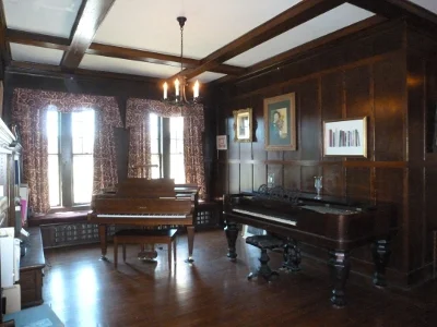 515 Luke Mtn Library.JPG