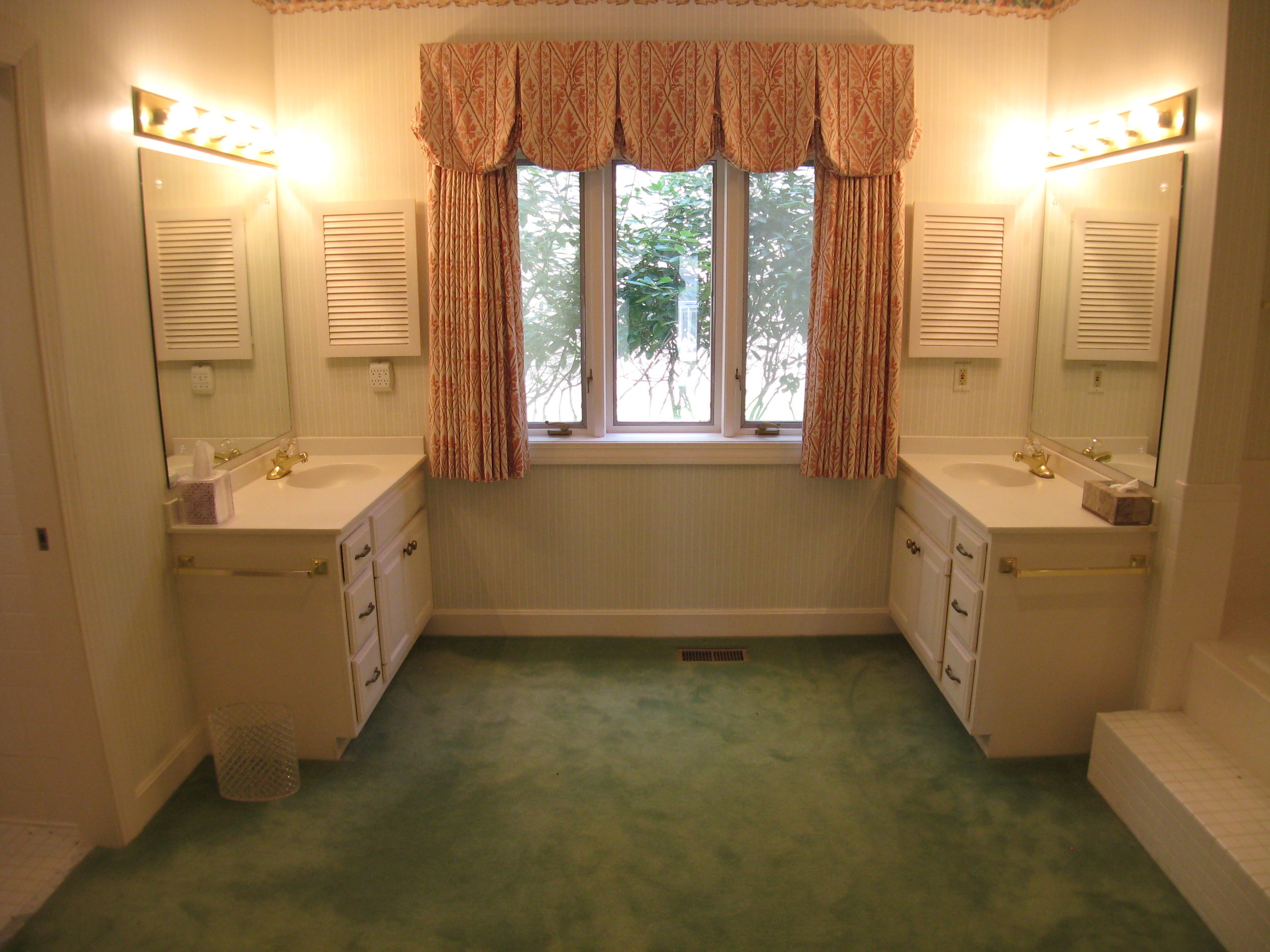 Master Bath with His and Her Lavatories