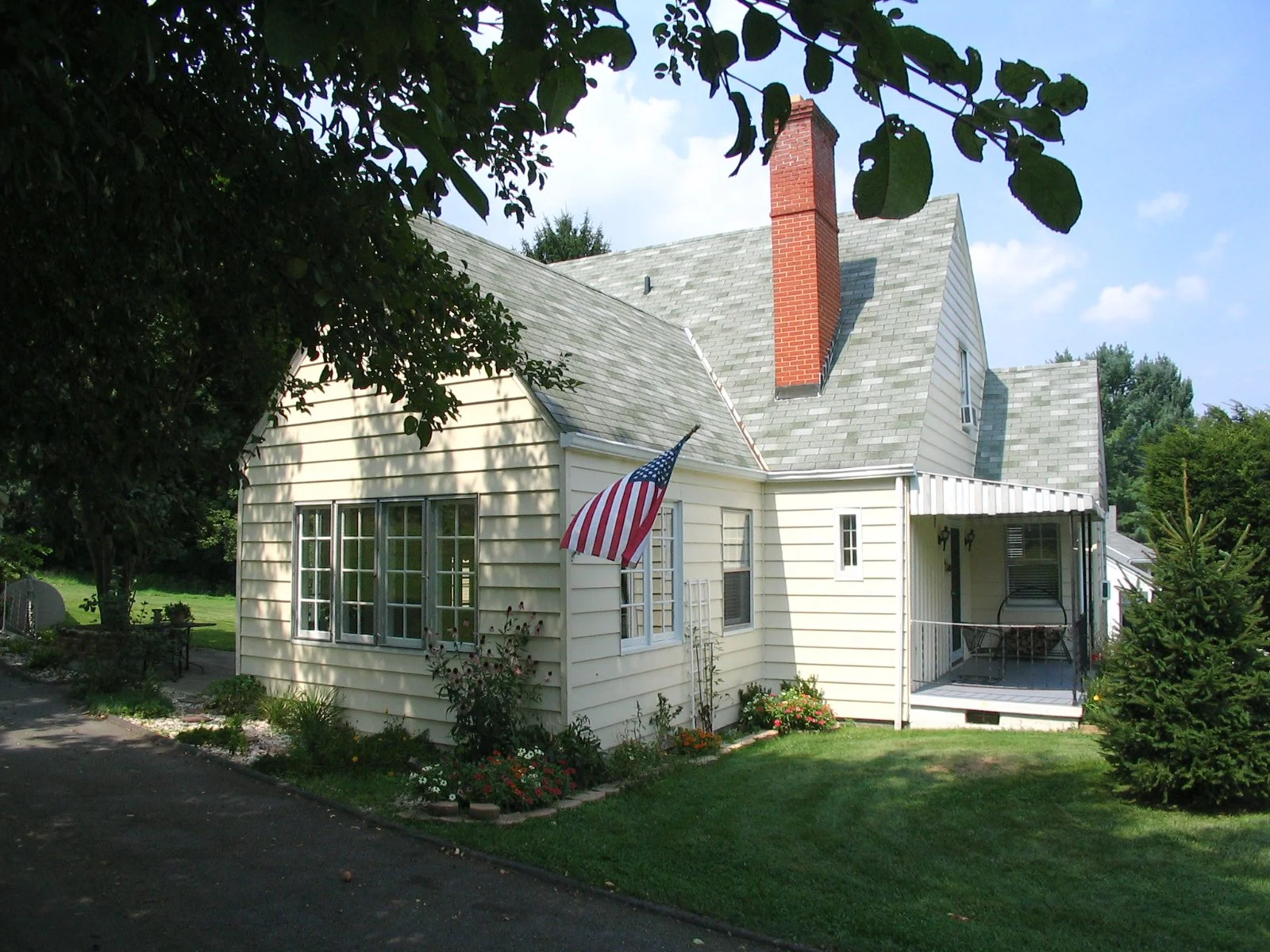 Canary Cottage Side
