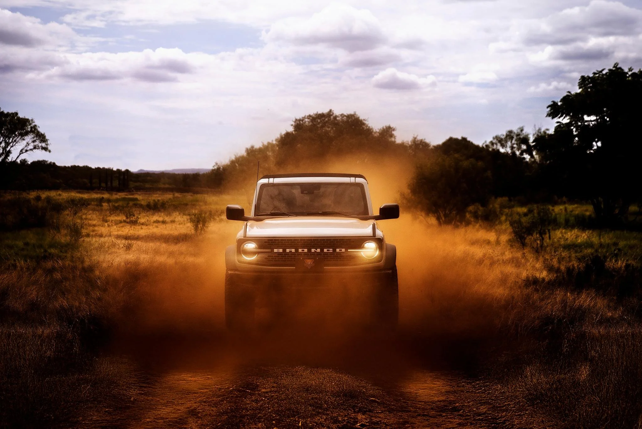 morahan_visuals_outside_ford_bronco_013039_v2.jpeg
