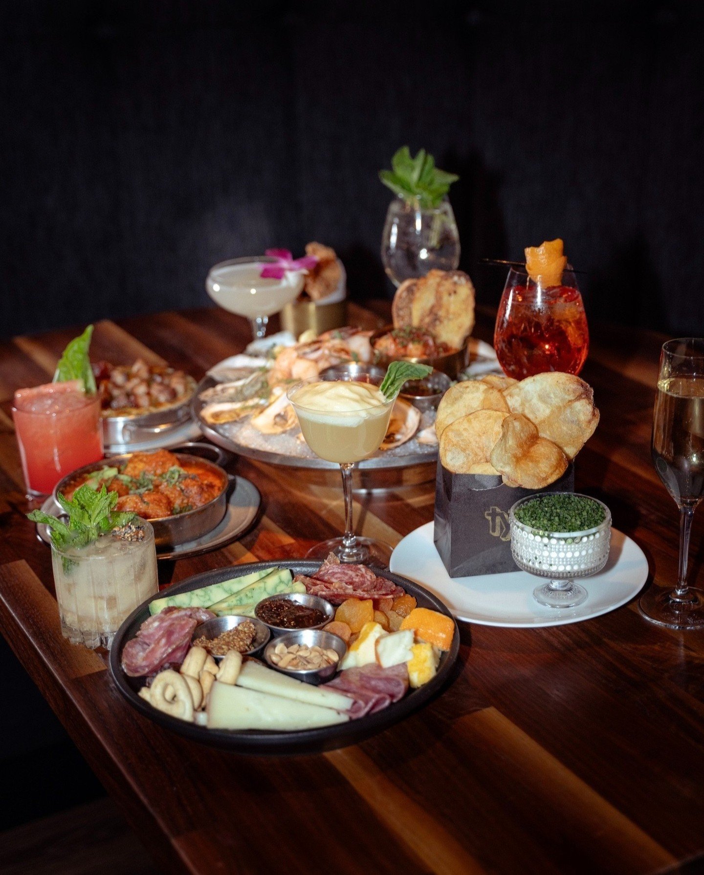 Meet Scottsdale's hottest happy hour duo. Fresh off being named Bar of the Year, @tellyourfriendsaz just unveiled its first-ever happy hour with a chef-driven lineup from Beau MacMillan featuring luxe seafood, playful plates and expertly crafted cock