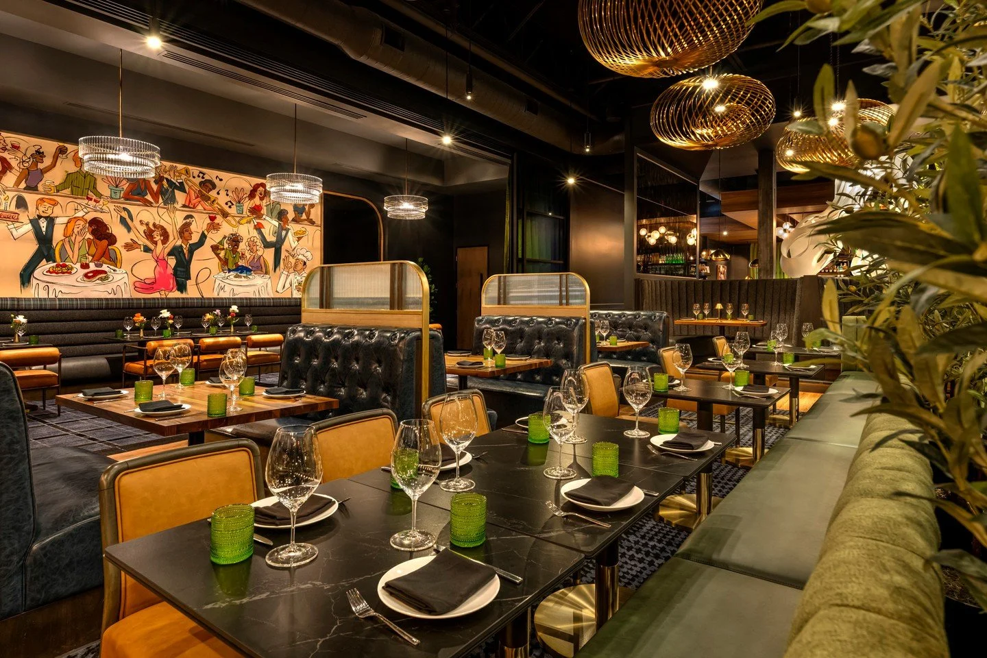 Hello, gorgeous! ✨ @The_Americano_Restaurant in North Scottsdale has a fresh new look and a fall menu to match its renewed spirit. A stunning redesign layers warmth and sophistication throughout the dining room, while Chefs Beau MacMillan and Peter M