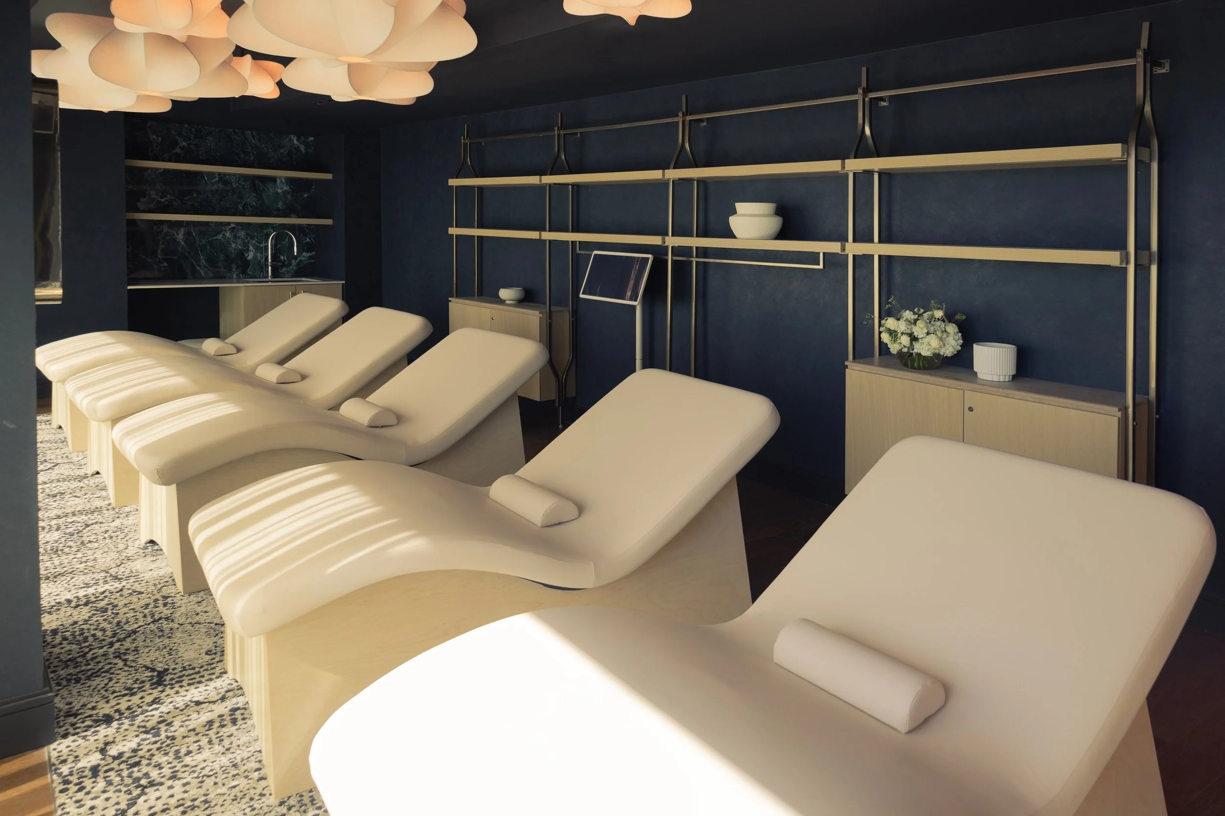If elevated wellness is a nonnegotiable on your luxury getaways, there&rsquo;s a new destination in downtown San Antonio to add to your list.✨ Located within @themonarchsa, the newly opened Monarch Wellness &amp; Recovery Spa combines advanced wellne