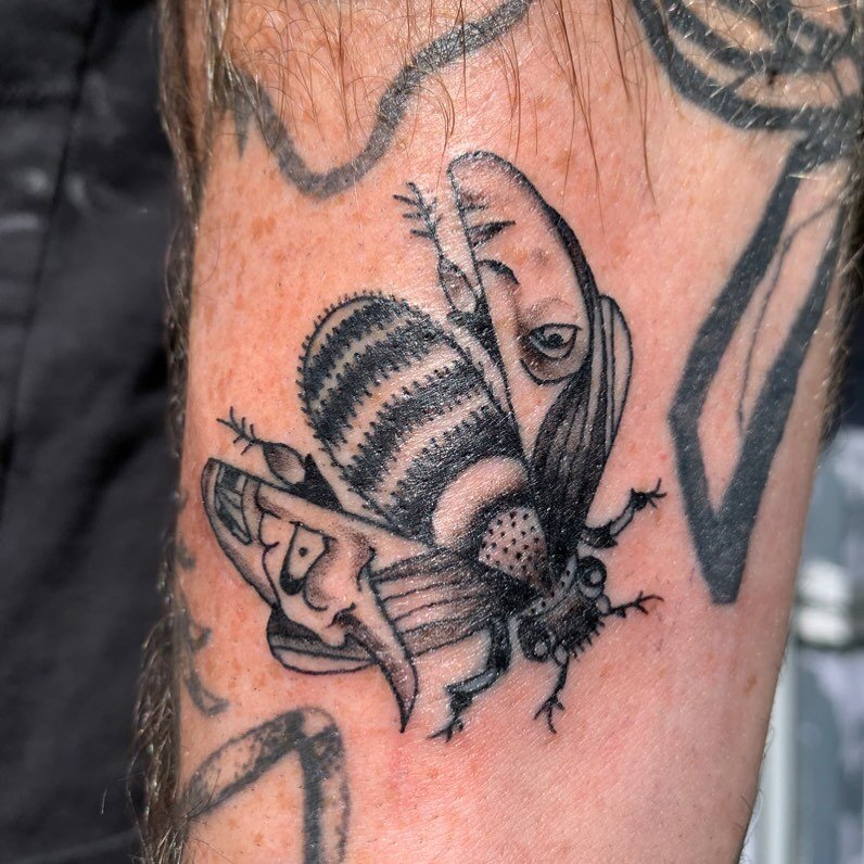 Much thanks to the man behind the music @yamessmith94 Super stoked for little filler pieces like this 🤟
.
.
.
#insect#popart#neotraditional#neotrad#neotraditionaltattoo#trad#tattoo#sketch#sketching#sketchbook#art#tattoos#apprentice#apprenticetattoo#