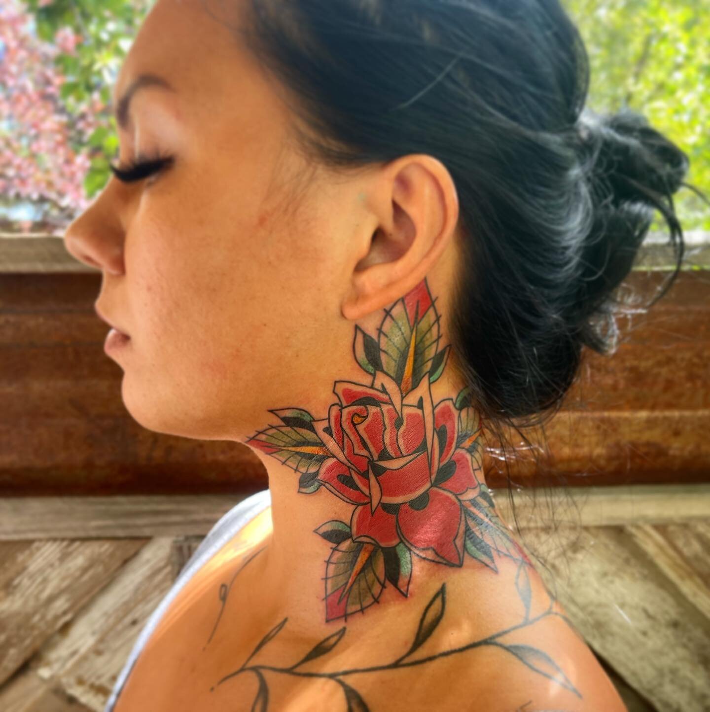 So pumped on this one from today! Necks are always a challenge but so stoked! Thanks you! 🙏🏻
.
.
#rose #rosetattoo #trad #traddaddy #traditional #traditionaltattoo #tattoo #tattoos #ink #inked #inkedgirls #redrose #necktattoo #neotrad #neotradition