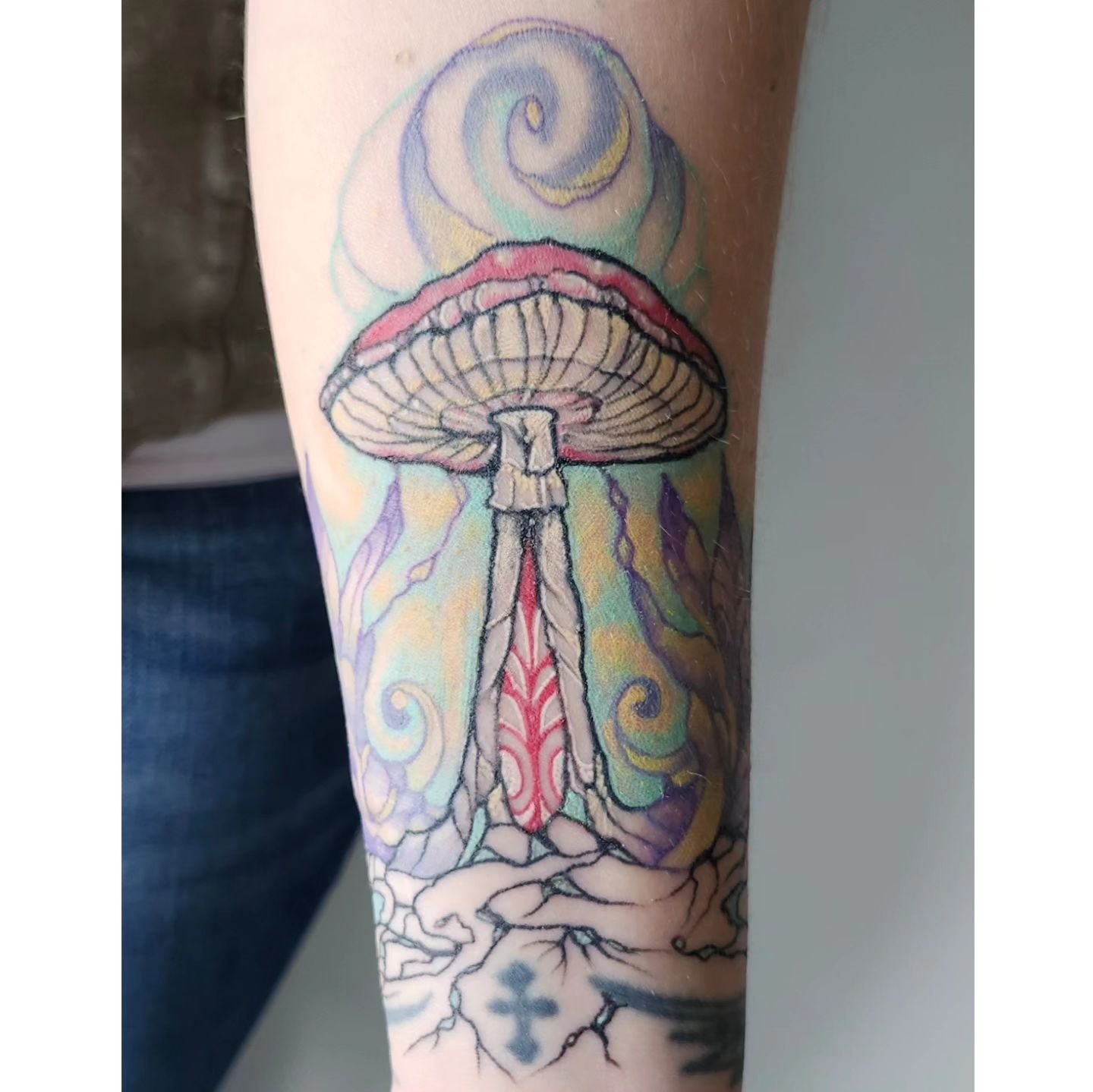 For @lvelasquez0214 ~ in honor of regeneration &amp; for tribute to the entangling mycellial and the psilocybe ~ the sacrament, the architect, the reality mender: decompose &amp; transform. Free-handed and pulled up from an intuitive session that inv