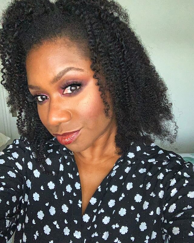 Practicing my Houseparty look for this coming weekend!!
What do you think?

#quarantinemakeup #quarantineparty #browngirlmakeup #browngirlbloggers #allscrubbedup