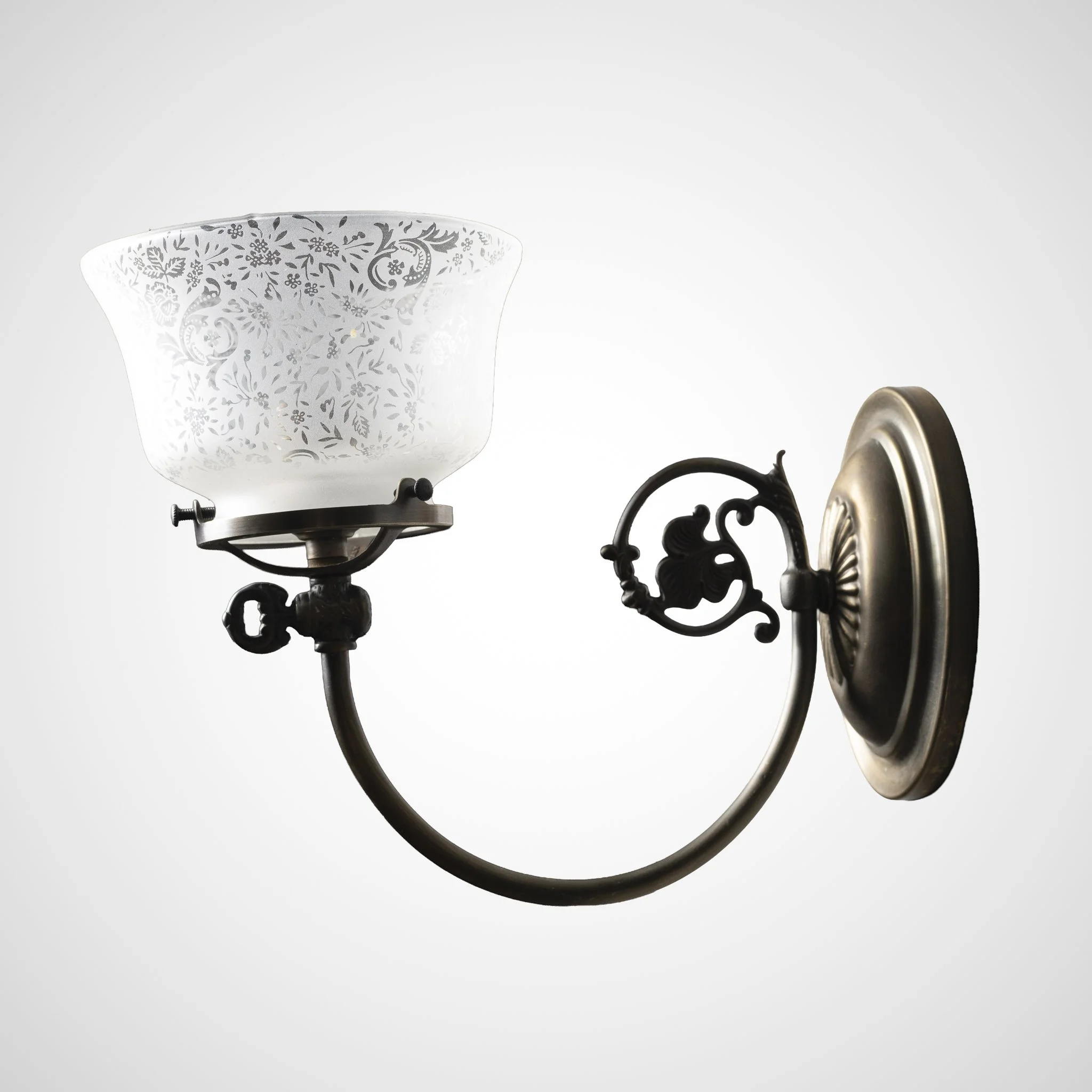 Victorian Floral Design Antique Brass Finish Wall Sconce
