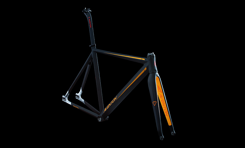 tjmallory_diamondframe_05.jpg