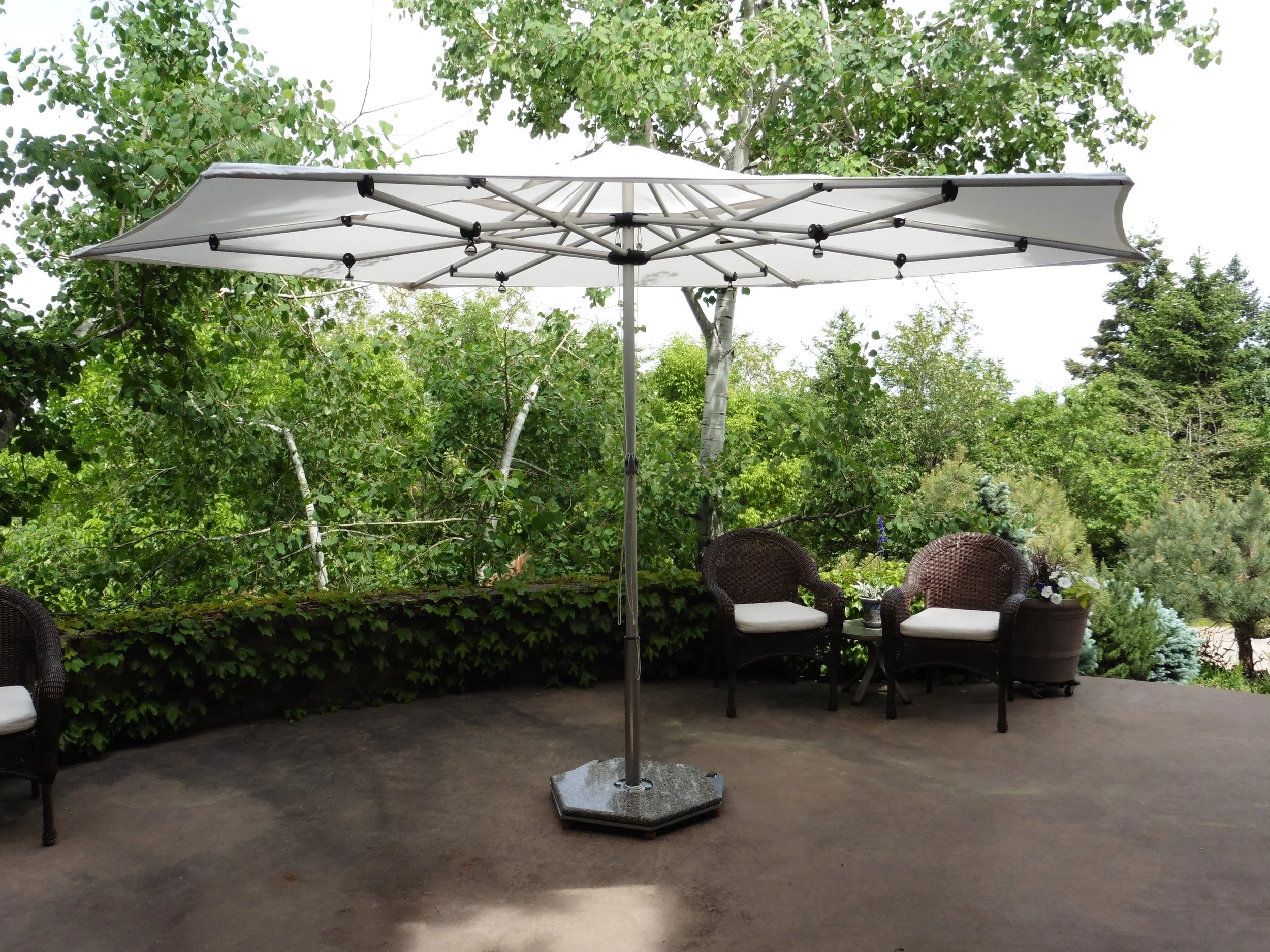 ARTiculatedshade 13 ft compact umbrella - open.JPG