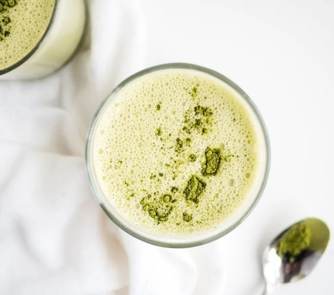 vanilla-matcha-cashew-milk-recipe-2-e1489534367196.jpg