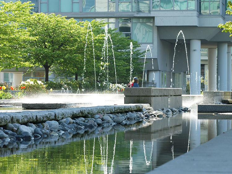 Bayshore Development water feature - Vincent Helton 1.jpg