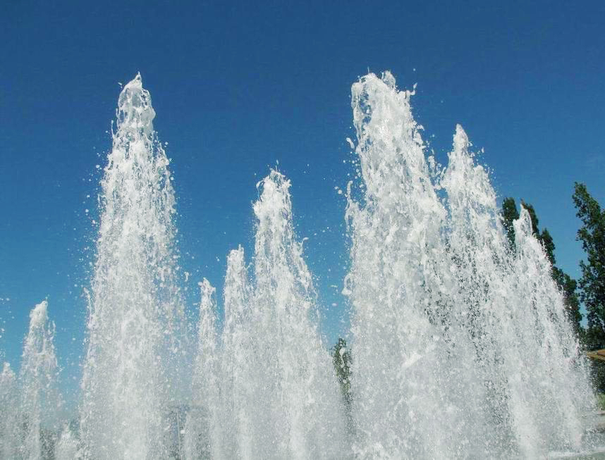 Queen Elizabeth Park Water Fountain - Vincent Helton 1.jpg