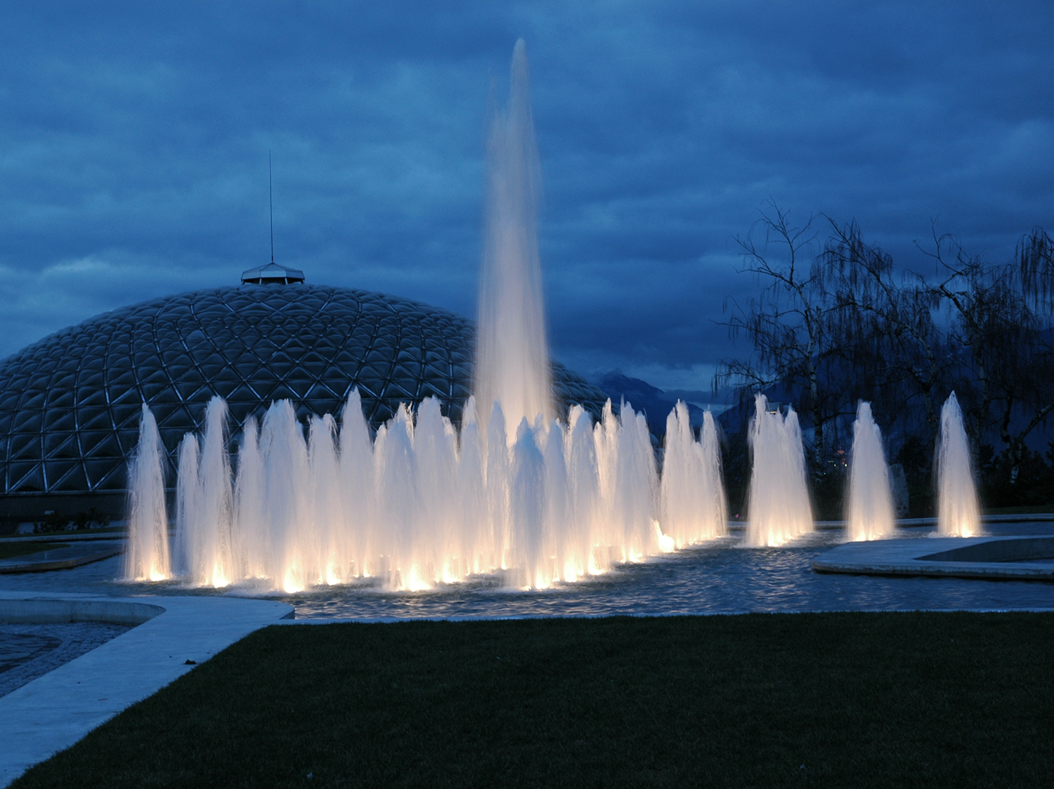 Queen Elizabeth Park Water Fountain - Vincent Helton 2.jpg