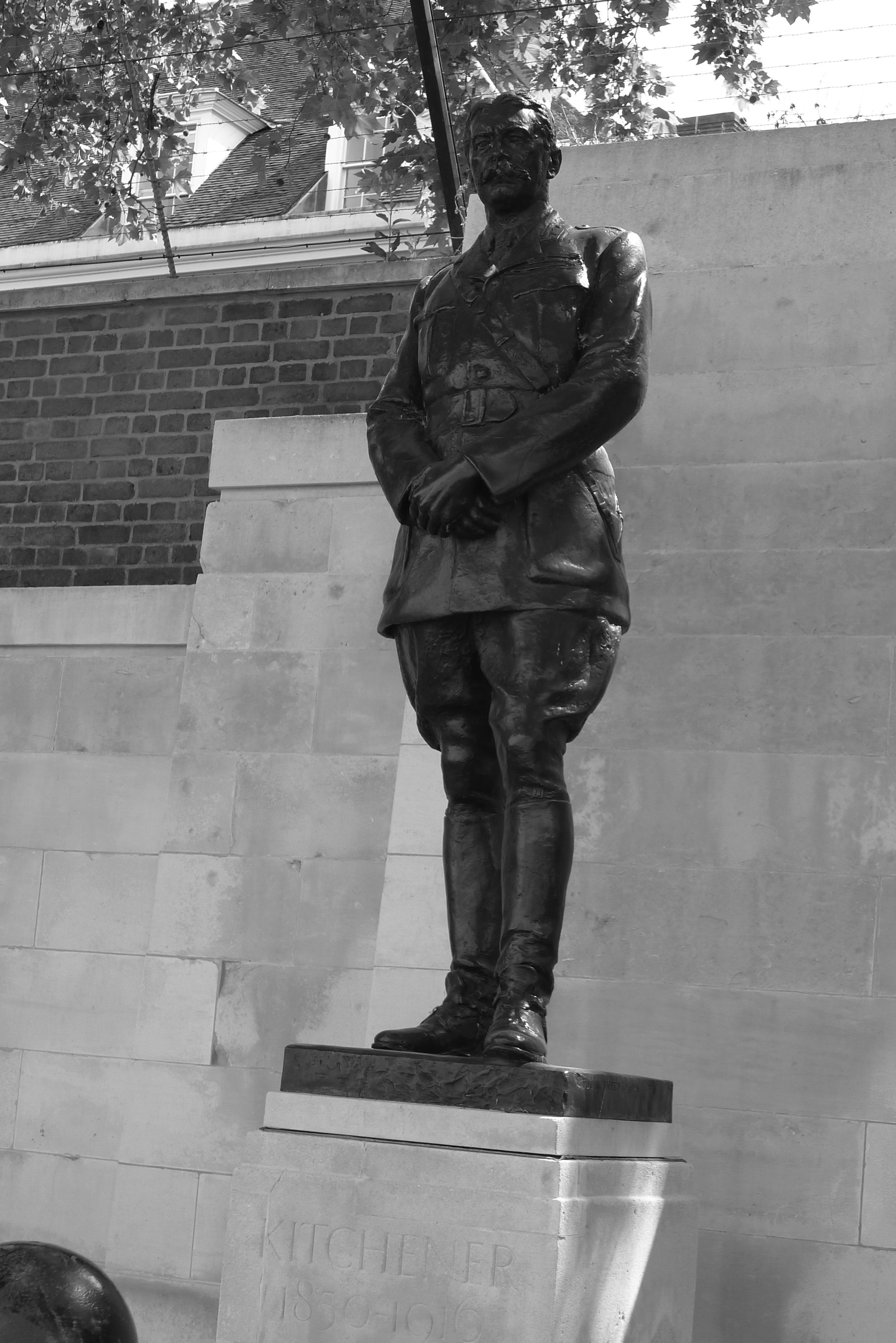 KITCHENER STATUE B-W.jpg