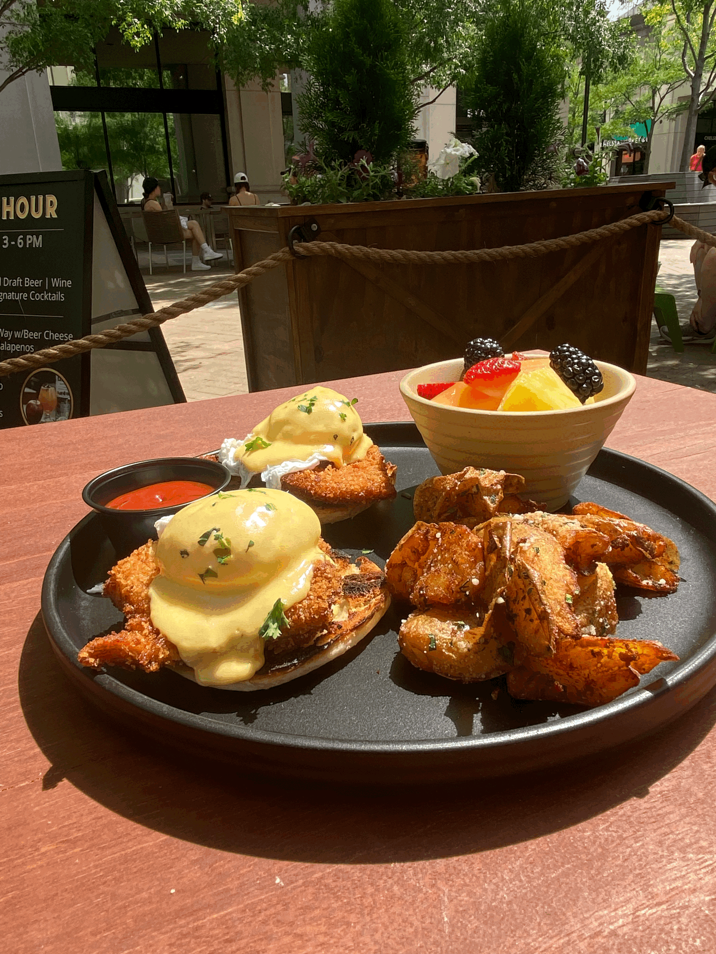 Schnitzel Benedict 