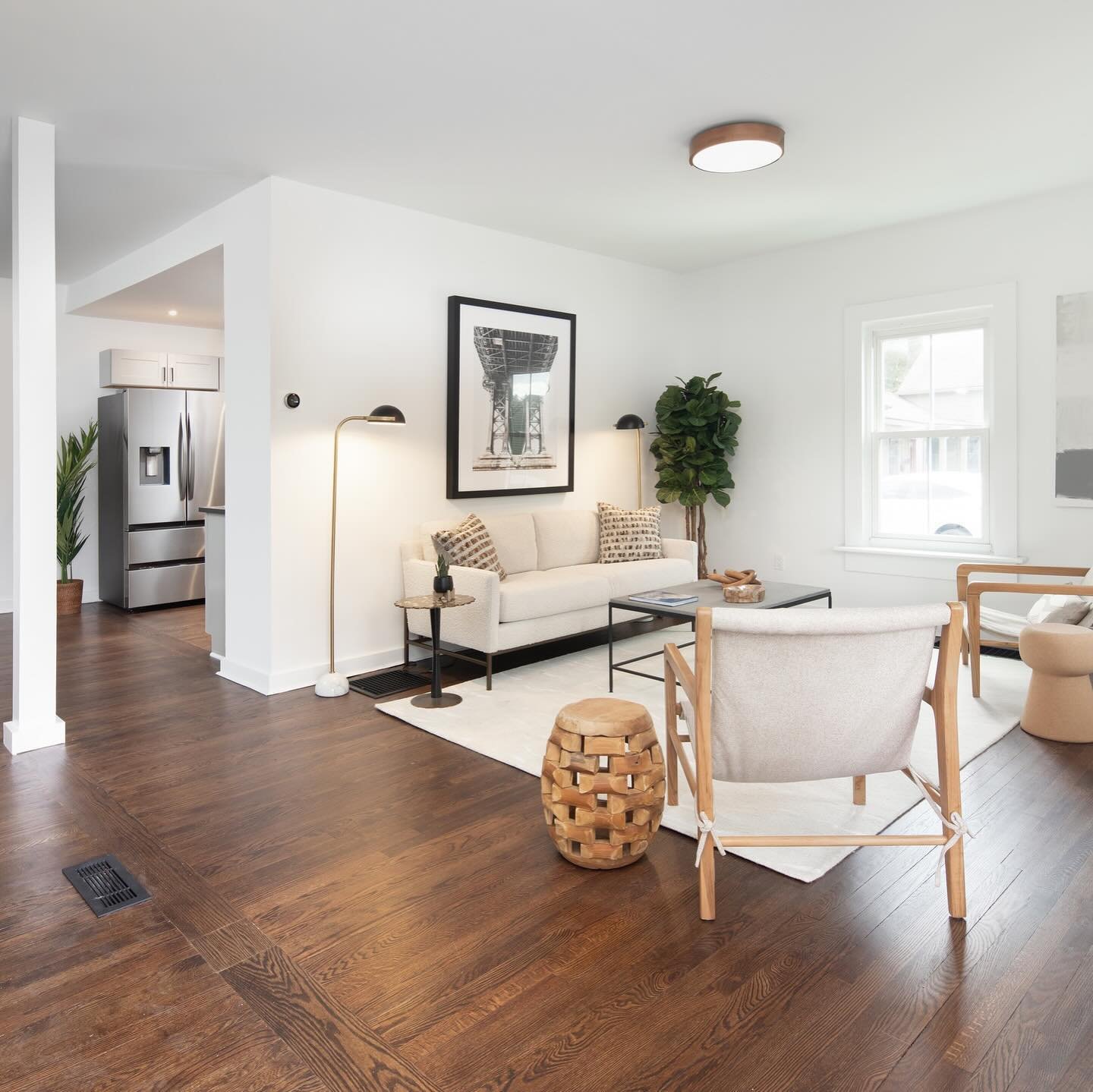 We 🧡 real estate photos&hellip;AND we 🧡 detail photos (a la us on our 📱) too. (The good looking photos are by Sonja Zinke.)

This completely renovated (and staged) Falls Village home presents home buyers initially with the beautiful big picture &m