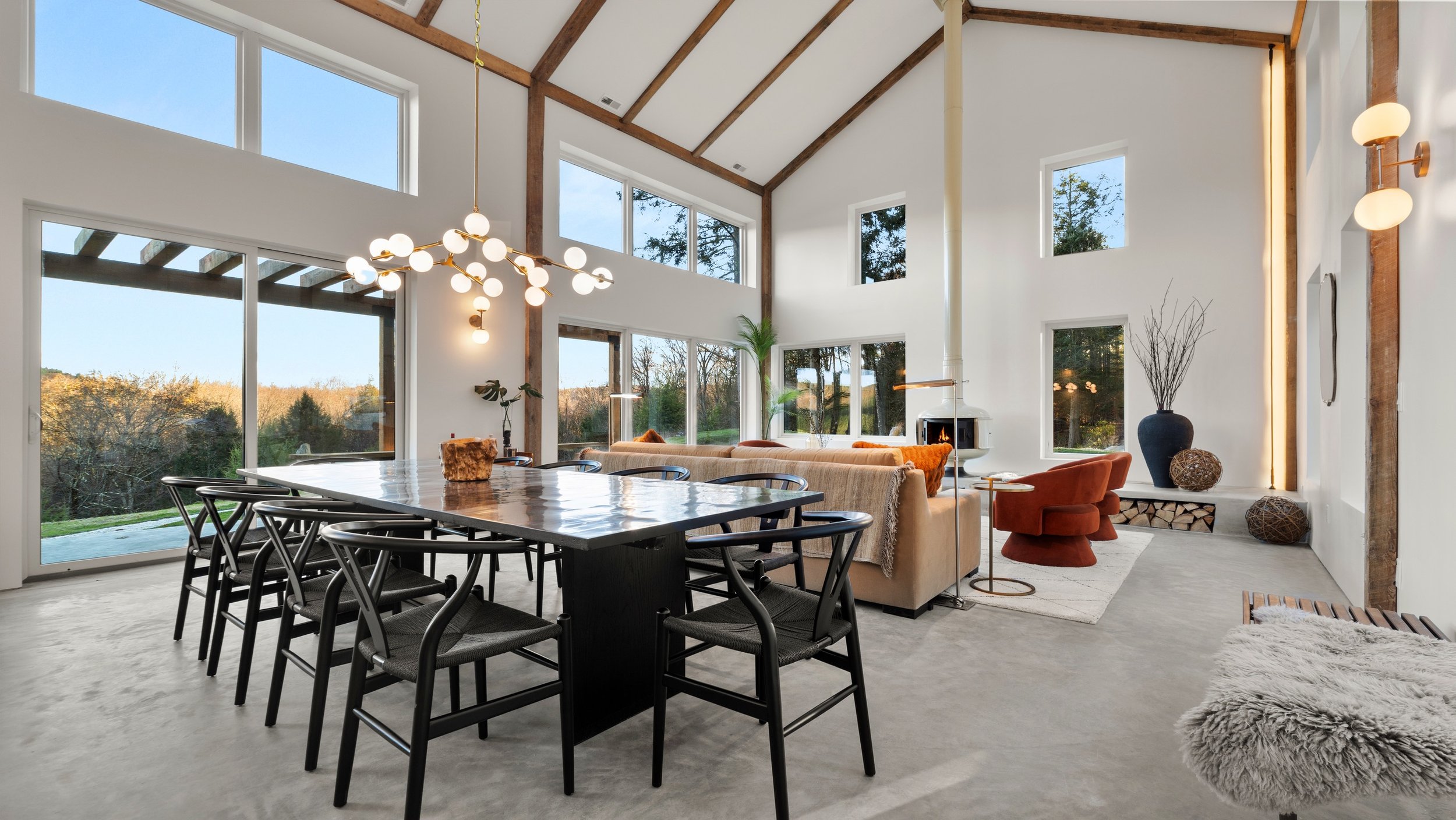 40 East Alford Rhonda Cyr dining