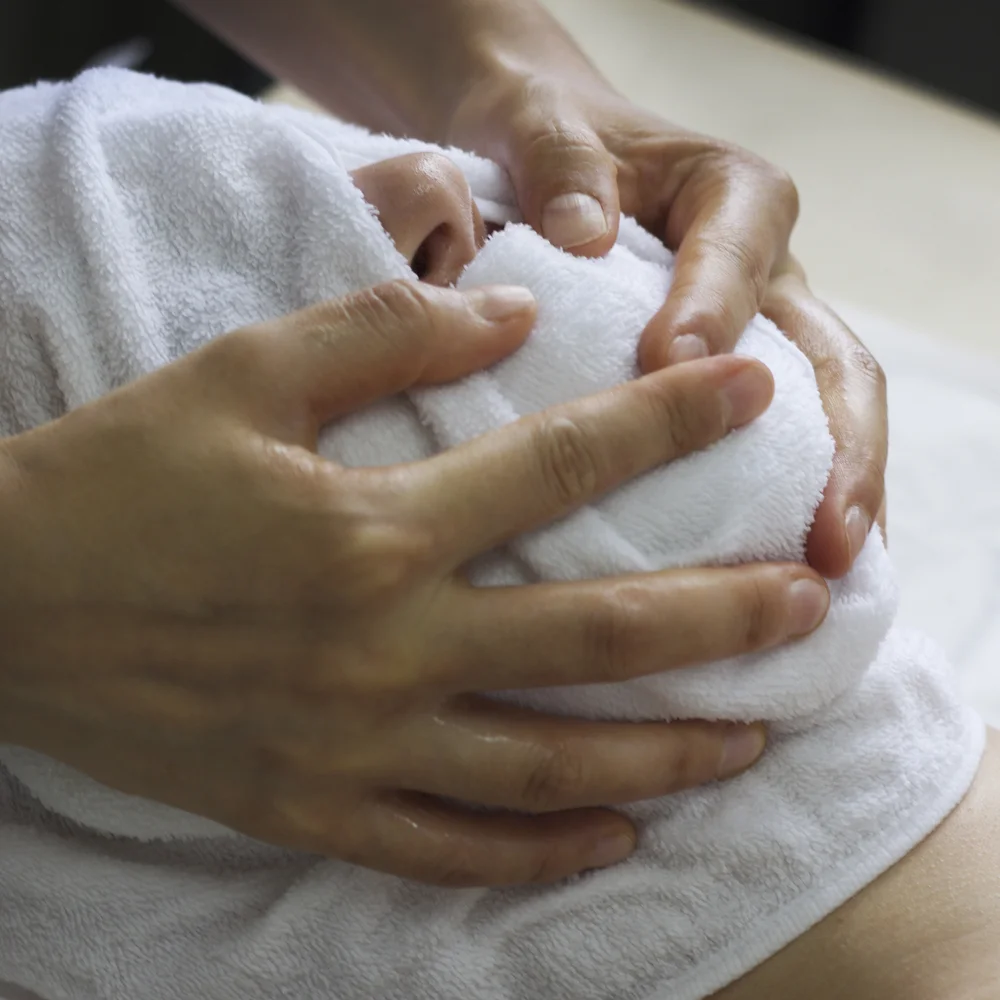 Needling technique at Raah Acupuncture, Los Angeles