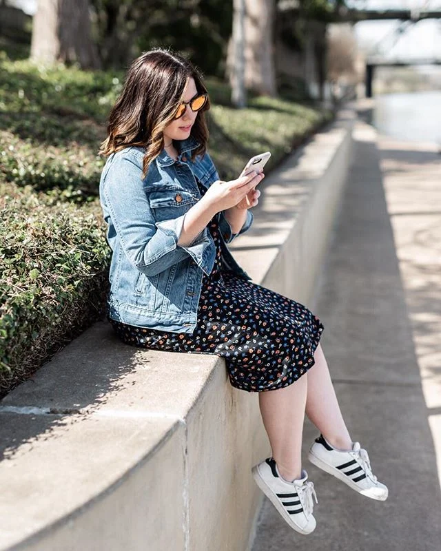 Hey you: scrolling on your phone right now. I see you.
.
If you&rsquo;re like me, you probably spend more time with your screen than you&rsquo;d like to admit.
.
Remember what life was like before phones? When you could go to a restaurant and see peo