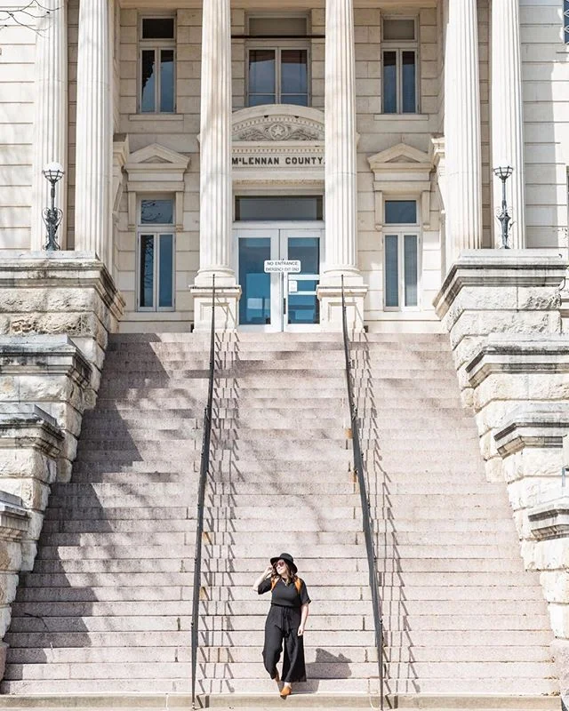 I'm heading to the capital! ✨
.
My fam and I are taking a little vacay to DC and I need your tips for navigating the city.
.
What are your must do's when visiting our nation's capital?
.
And, most importantly, where's your fave spot for scoping out c