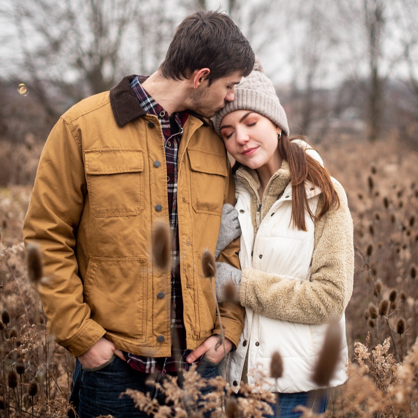 Snuggle up with the one you love! #danalynnphotos #pittsburghweddingphotographer #pittsburghengagement #engagementphotos #itscoldoutside #weddingphotographer #pittsburghweddingvideographer #gettingmarried #portraitphotography