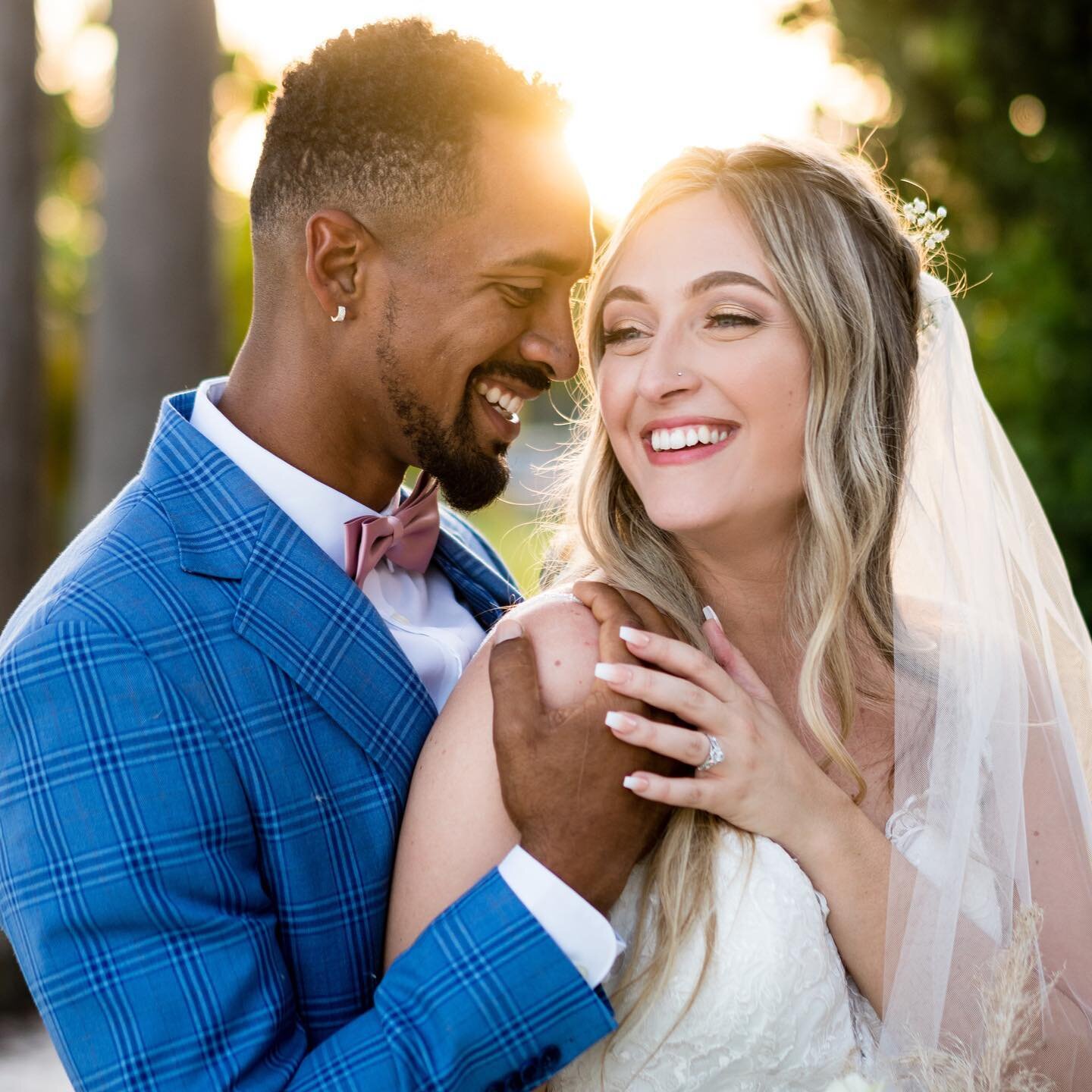 Sundown, beautiful light and a perfect couple! 🌅📸 #danalynnphotos #miamiweddings #miamiweddingphotographer #southfloridaweddings #brideandgroom #sundown #portraitphotography #miamiportraits #destinationwedding #orlandoweddingphotographer #orlandowe