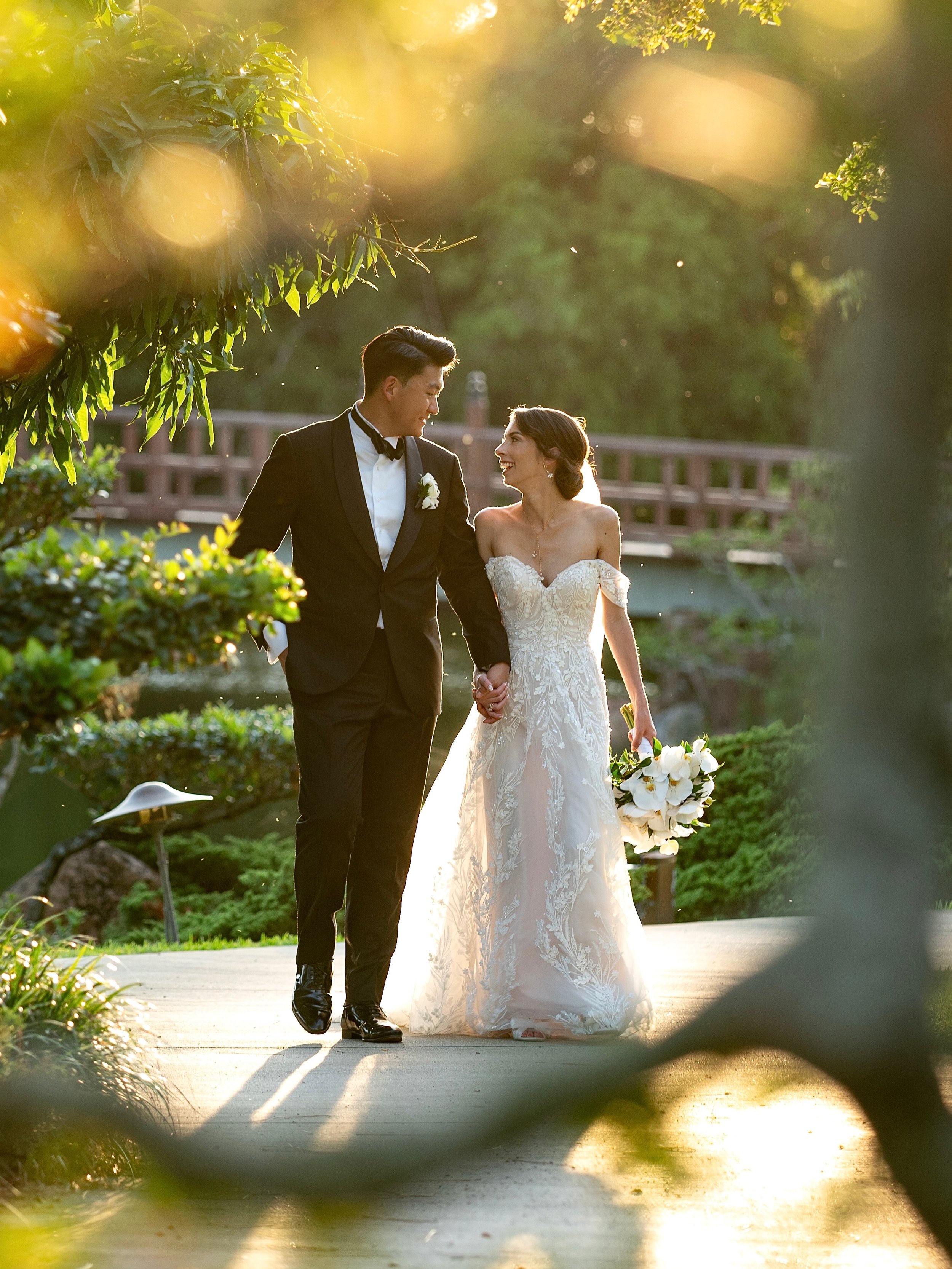 Kristin &amp; James 🤍✨

Golden hour and timeless details! From their romantic garden portraits to the elegant white florals overlooking the water, their Morikami Museum wedding was simply beautiful.

#MiamiWeddingPhotographer #MiamiPhotographer #Sou