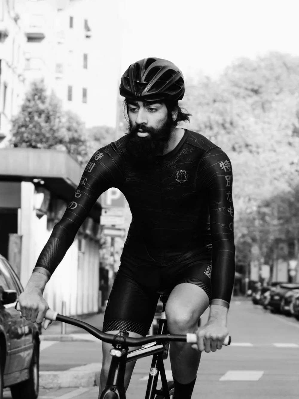 Hasnain Iqbal United Kingdom Recent graduate of industrial design from Brunel university. ‘Has’ spends his days crushing the streets of London Town as a courier with a twist. Riding the aptly named Urban Arrow cargo bike Has is just at home delivery goods or good people. His mellow persona is flipped when the Skinsuits goes on! Only then do you see the demon of the track. On the track Has only has one thing to send! @hasnain_iqbal