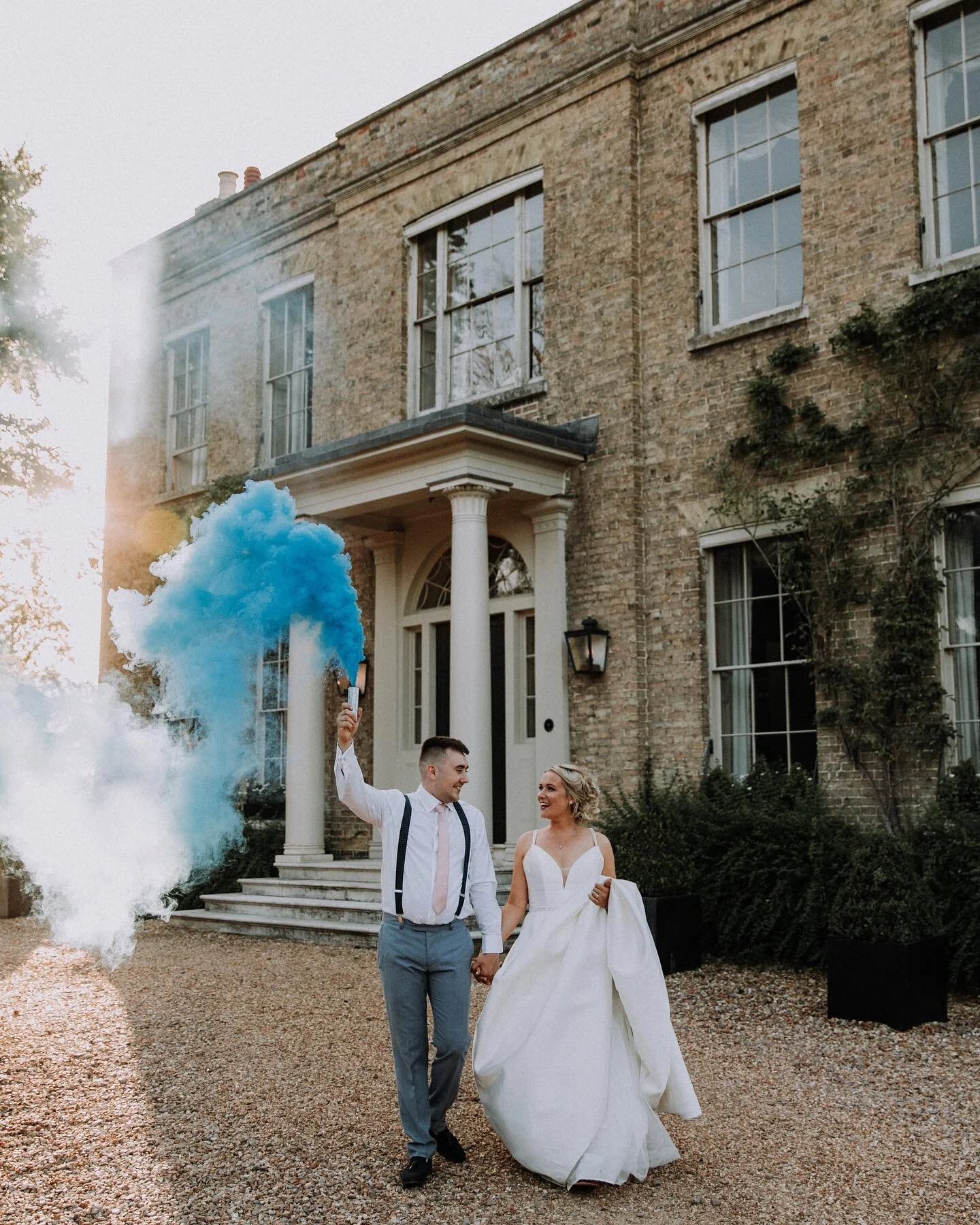 16.07.2021
Harriet &amp; Jamie.

So pleased these guys had the day they truly deserve, who needs Lake Garda when your day looks like this, anyway?! Perfect venue, amazing sunshine and a swimming pool! Thank you so much for having us.

@theflowermill6