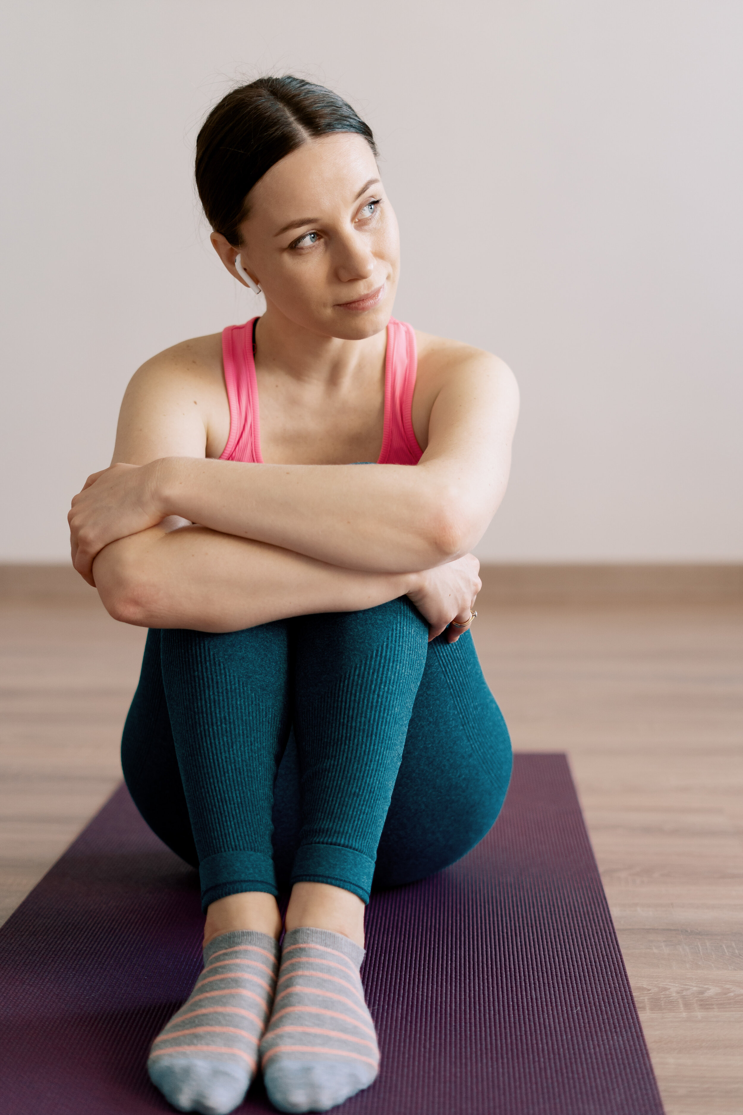 portrait-caucasian-woman-practicing-yoga-at-home-3XJA3ZW.jpg