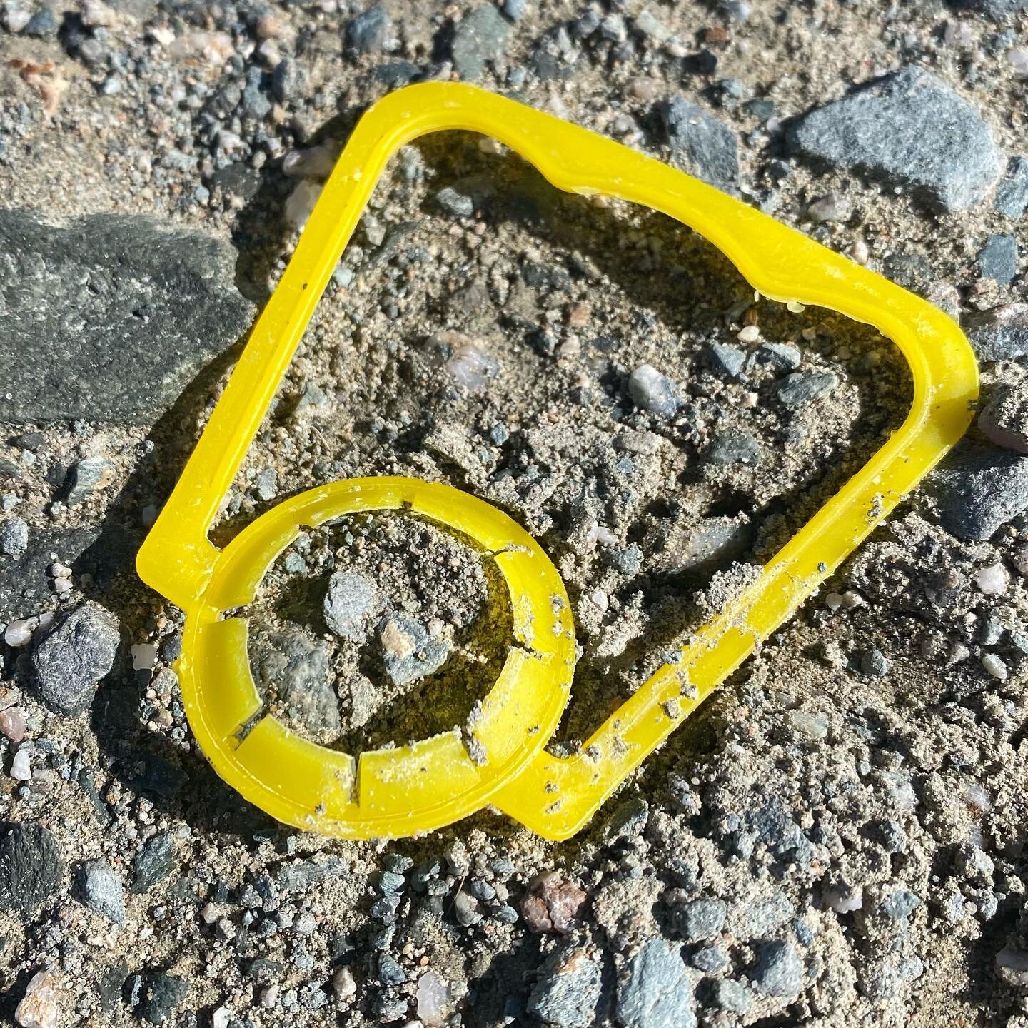 #plastic #foundobjects #found #archive #collection #street #pavement #plasticpollution #plasticpollutes #shape