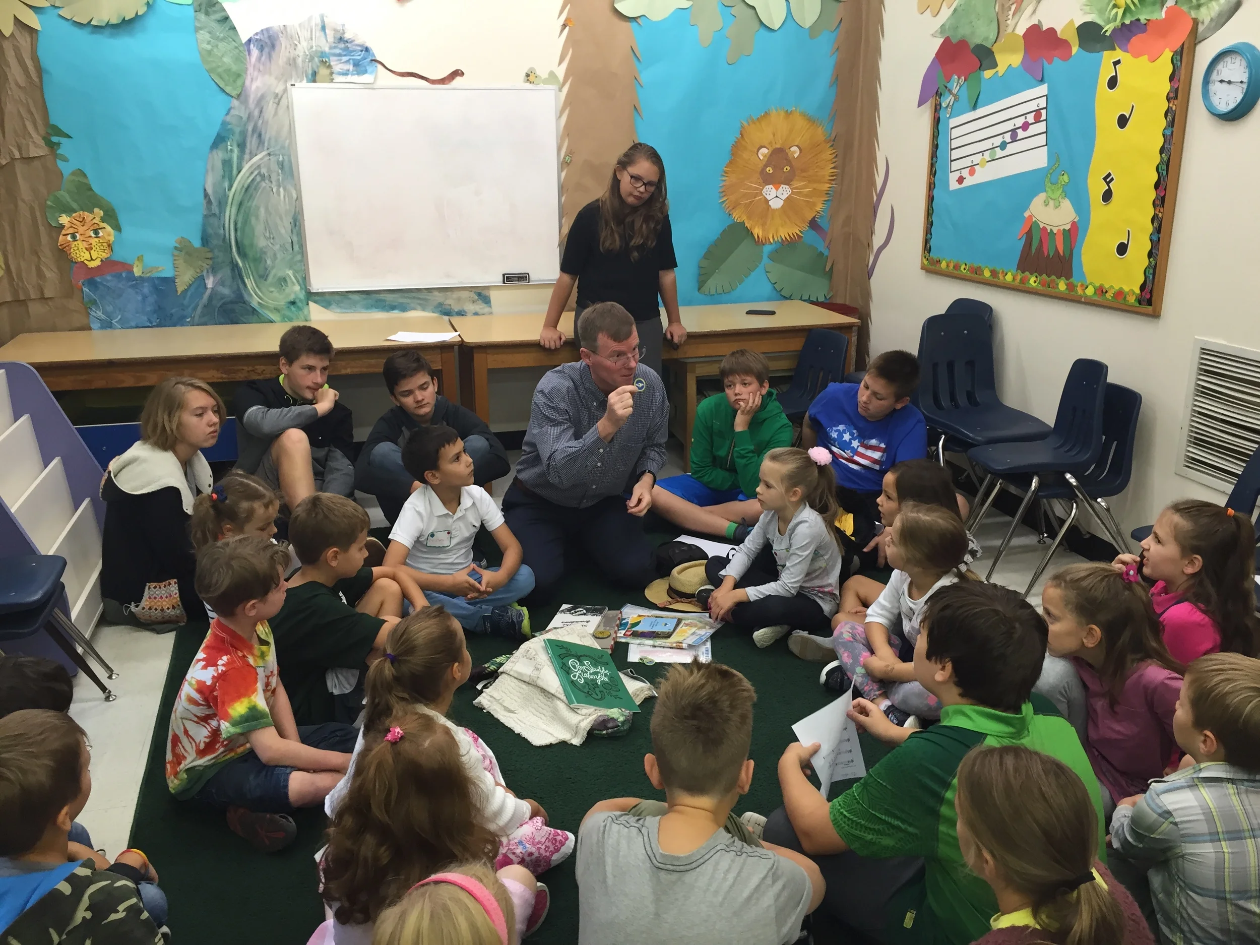 Mokyklą aplankė skautas brolis Tomas Dunzila