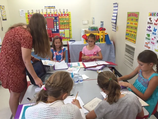 Šio mėnesio vertybė – pagarba sau ir kitam žmogui. Elkimės garbingai, kad ir mus kiti gerbtų.