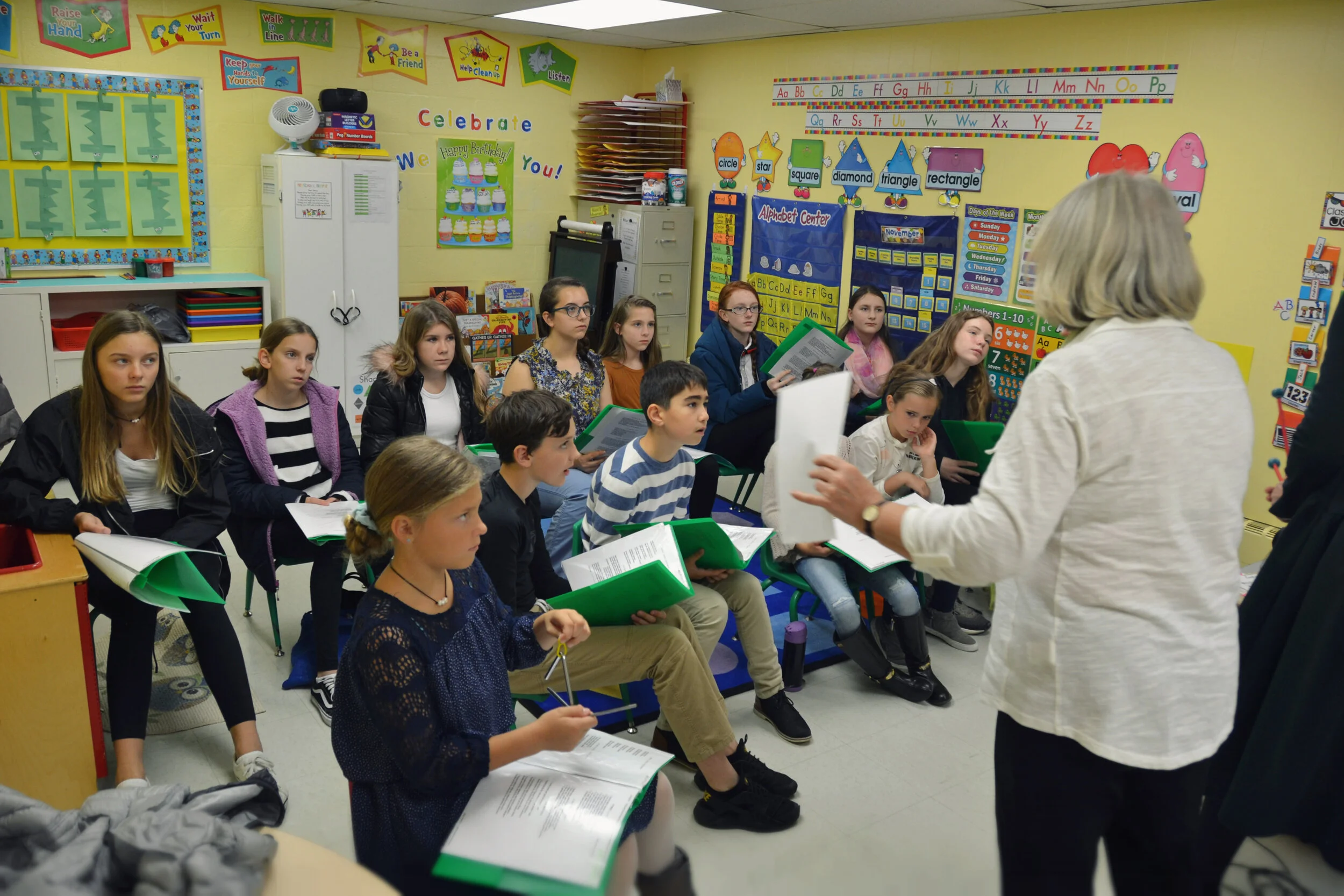 Mokyklos choras "Gilė" ruošiasi Kalėdiniam koncertui