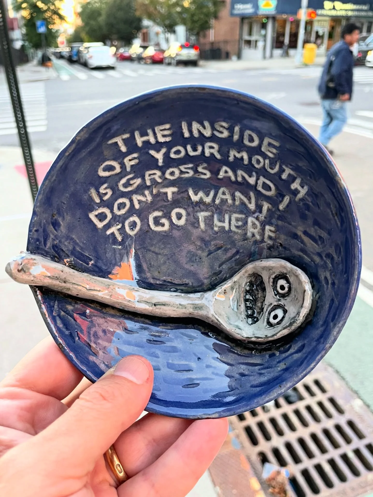 This spoon wants consensual kisses only.