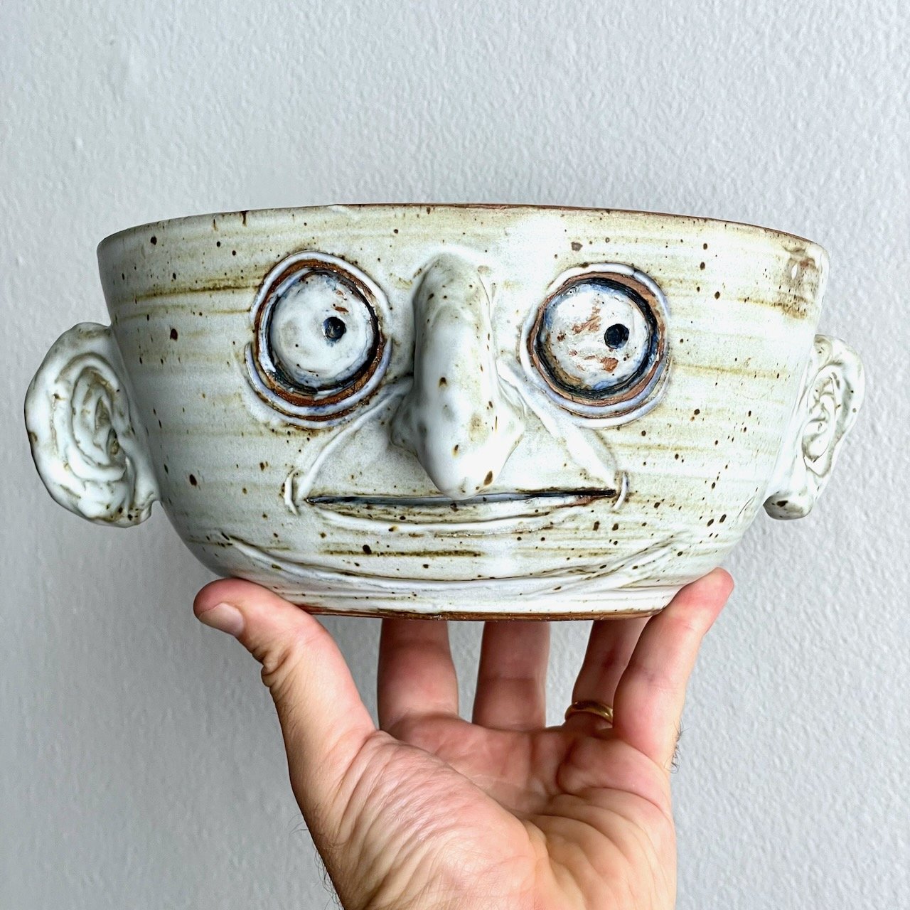 Bowl with big eyes
4 x 10.5 x 9
2025
$
