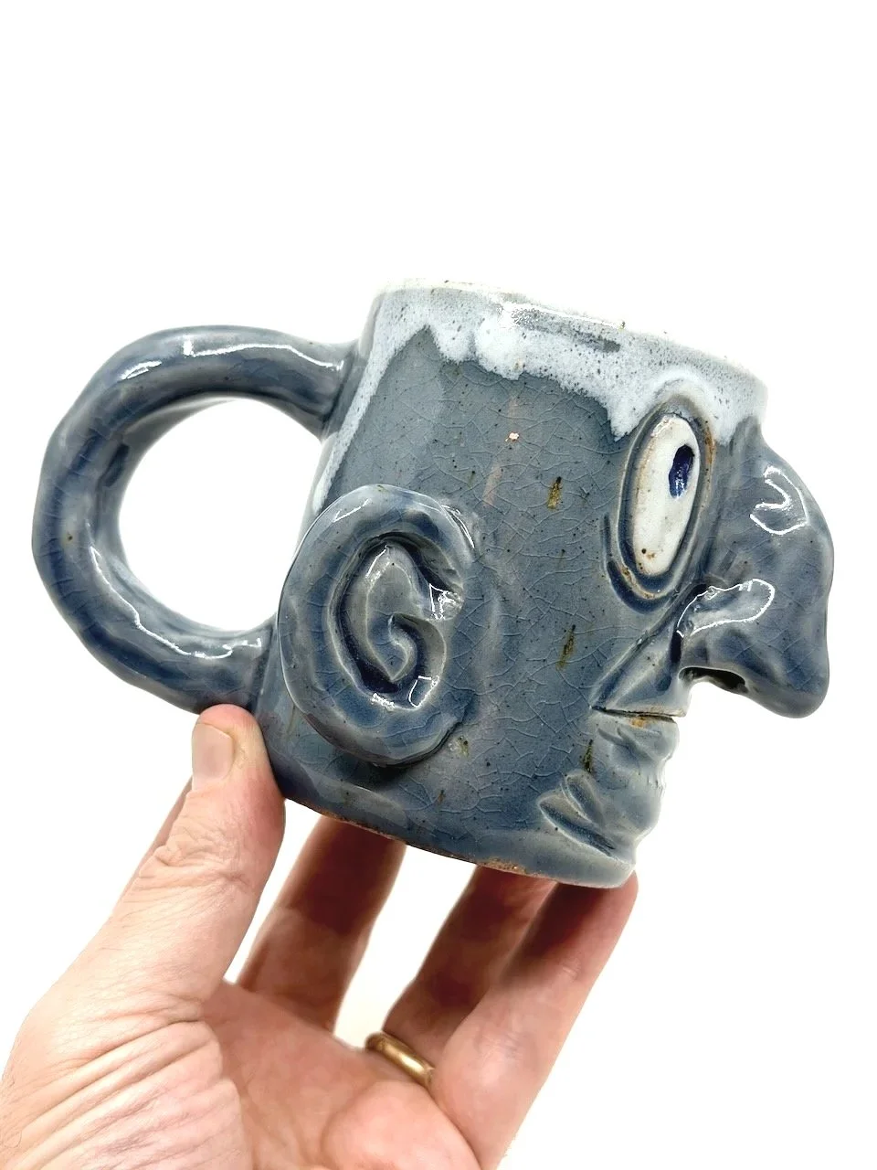 Mug with alluring eyes.
