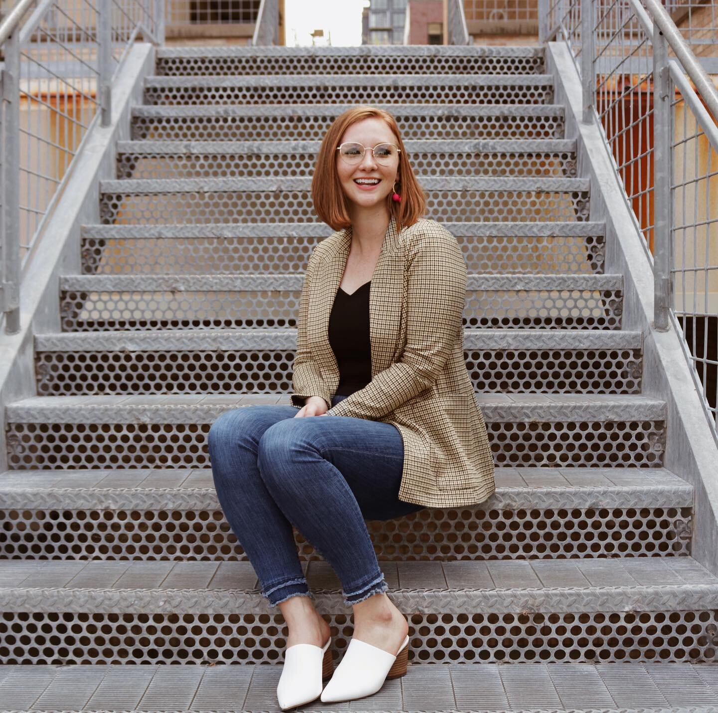 * my face when I think about soft-serve icecream 🍦* 

Put on heels and a blazer for the first time in a while to get a few new headshots taken. Swipe to see how about 95% of those shots turned out. 🤭🙃 (Anyone else out there get extremely uncomfy i
