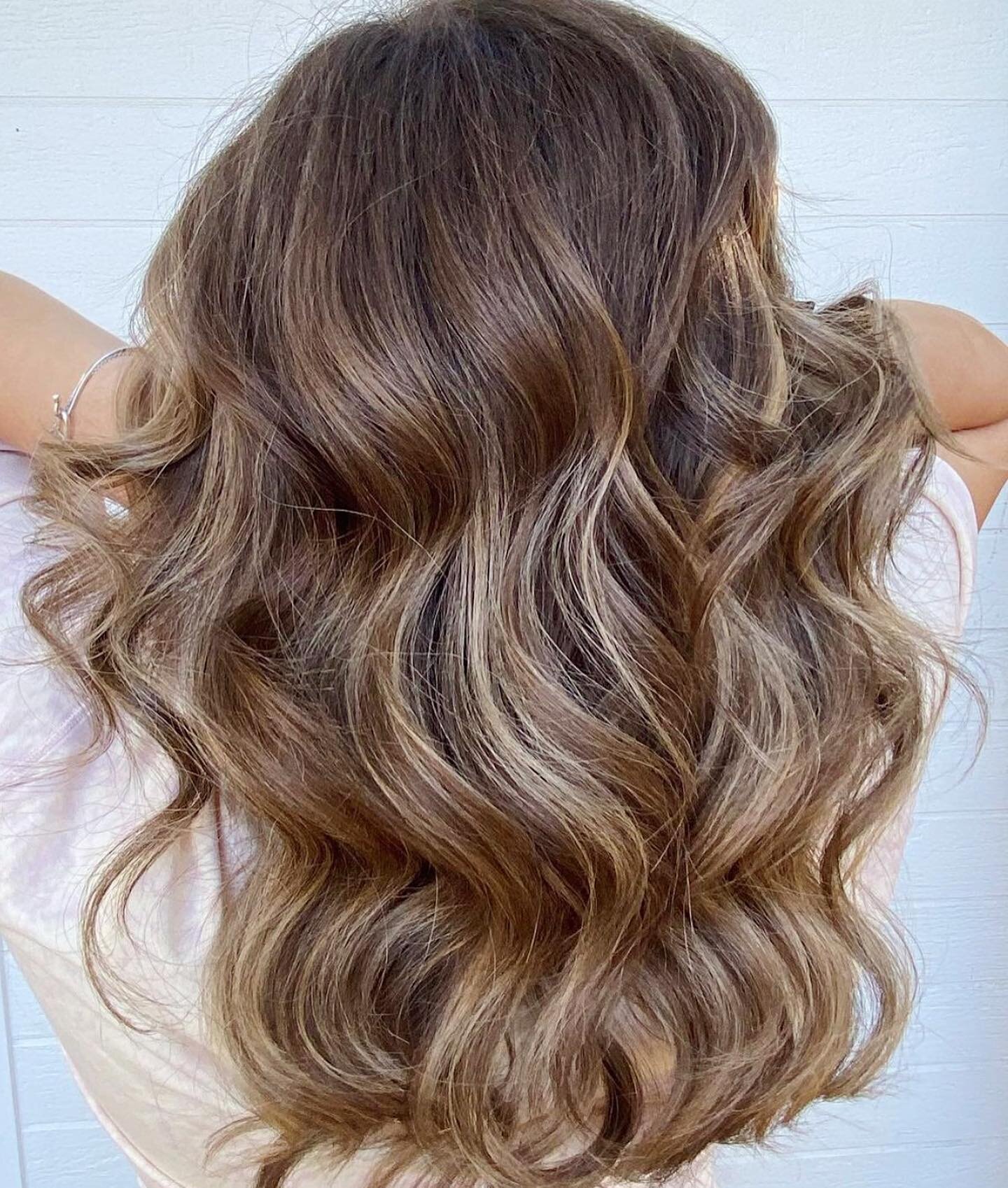 Let it melt 🕯🤎 we are loving this beautiful blend by @hair.marissa 
&bull;
&bull;
&bull;
&bull;  #encinitashairstylist #encinitassalon #americansalon #brunette #davines #davinesnorthamerica #davinessalon #davinesstylist #davinespro #evohair #evohai