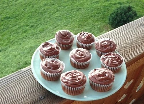 Ming Makes Chocolate Cupcakes