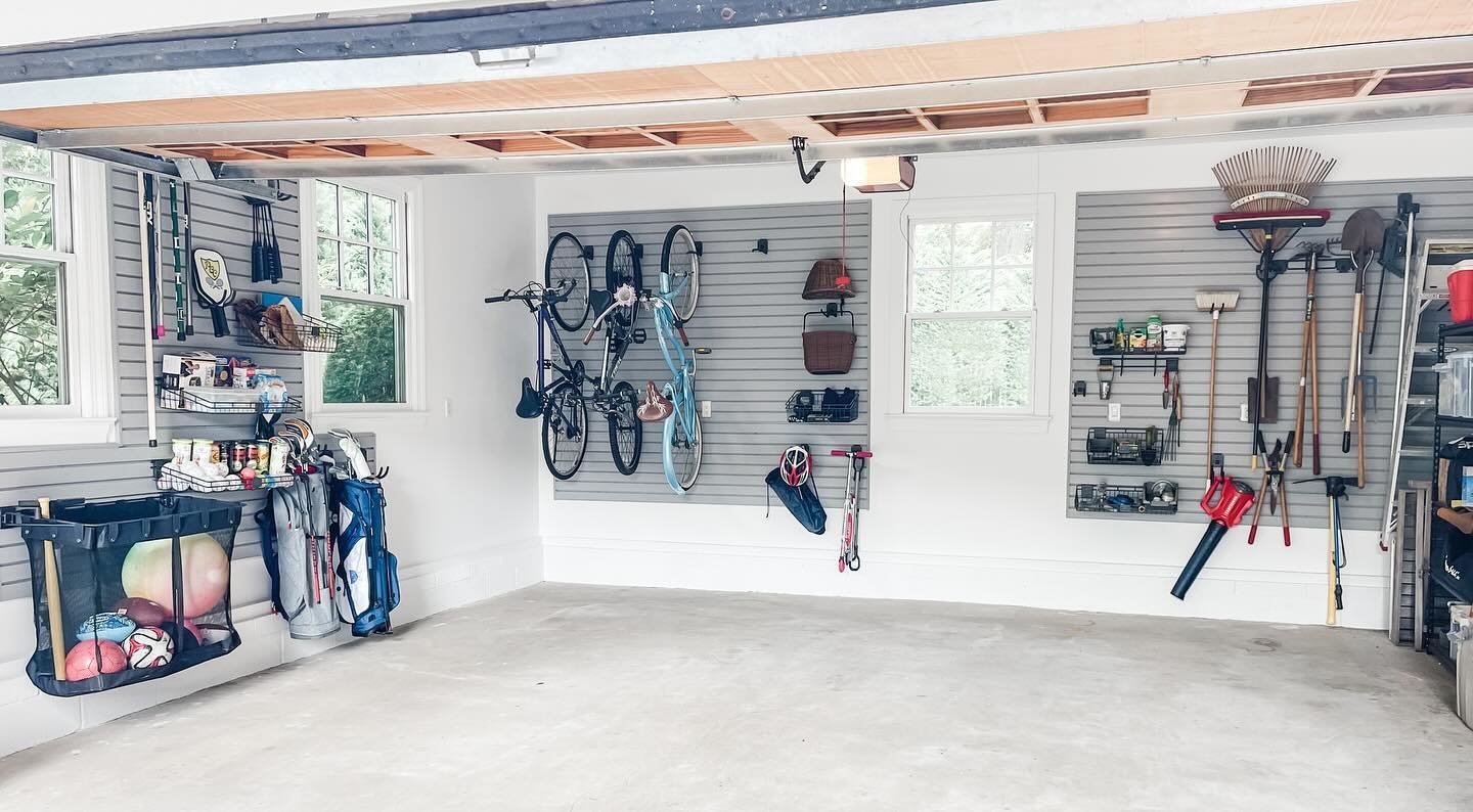 Spring is here, flowers 🌺 are blooming and it&rsquo;s time to get that #gardening items organized and ready for the #season. Here&rsquo;s a little #garage inspo to help you get these spaces under control! #garden #garage #garages
.
.
.
.
.
#garagara