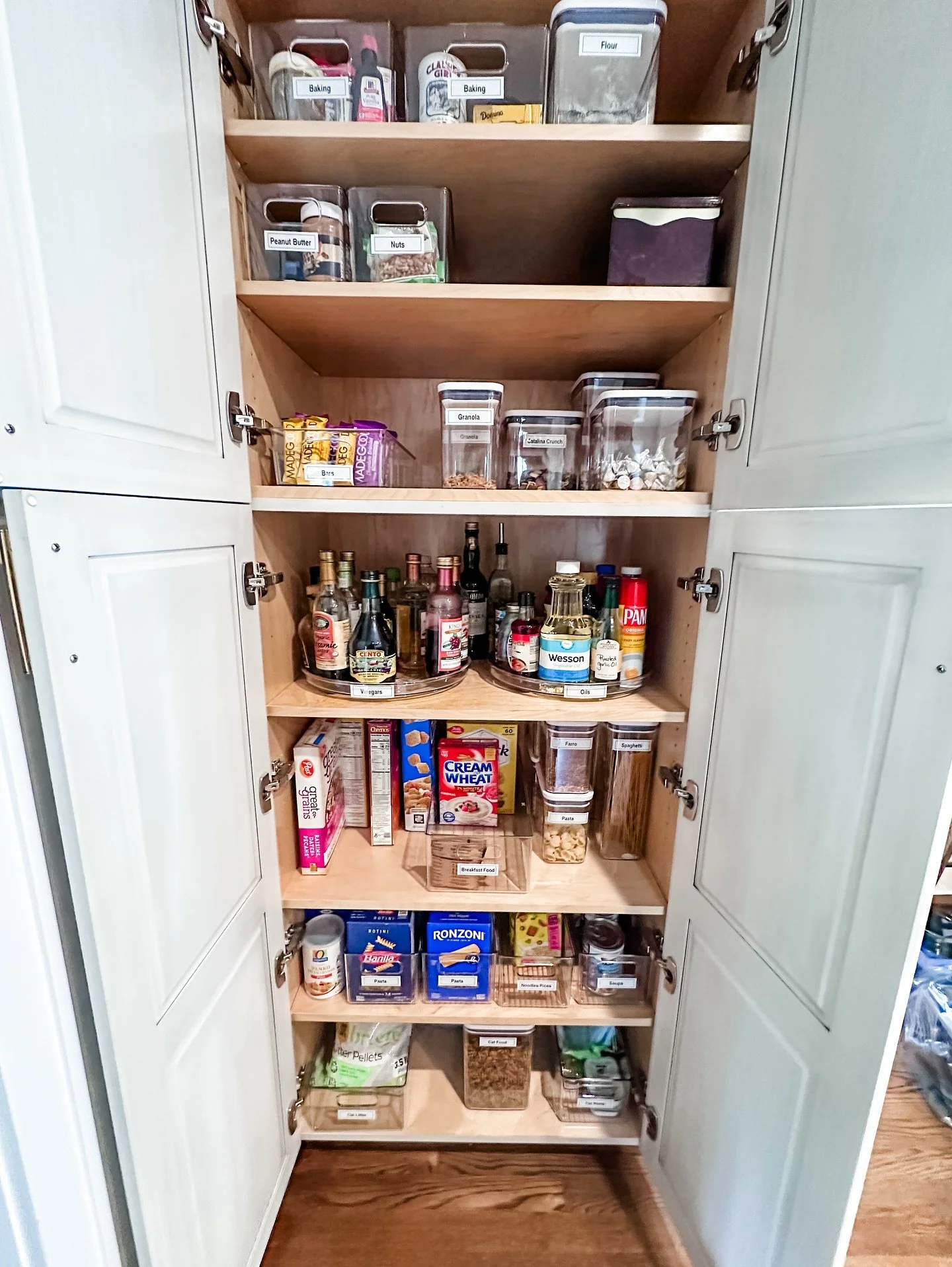 We 💕 a good pantry makeover check out this recent before and after! 📷@itsorganized  #pantrymakeover  #pantry #pantryinspo
.
.
.
#pantryorganization #pantrygoals #pantries #pantrydesign #pantryperfection #pantrystorage #pantryideas #pantrycupboard #
