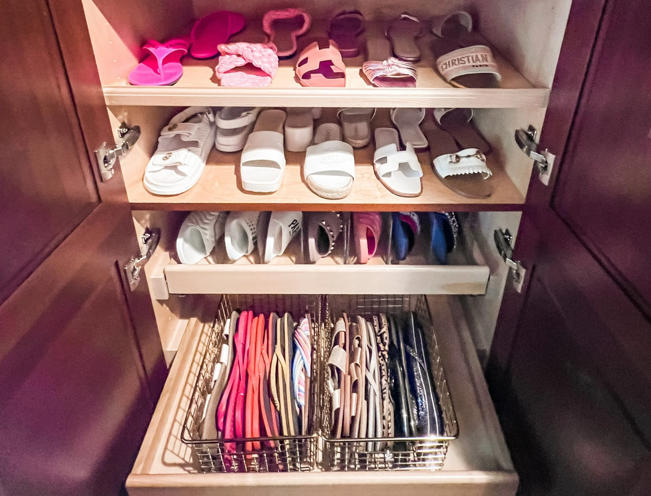 Some of our favorite closet products as you get ready for summertime! Check out link in stories and comments to access all these @Amazon products! 📷@itsorganized