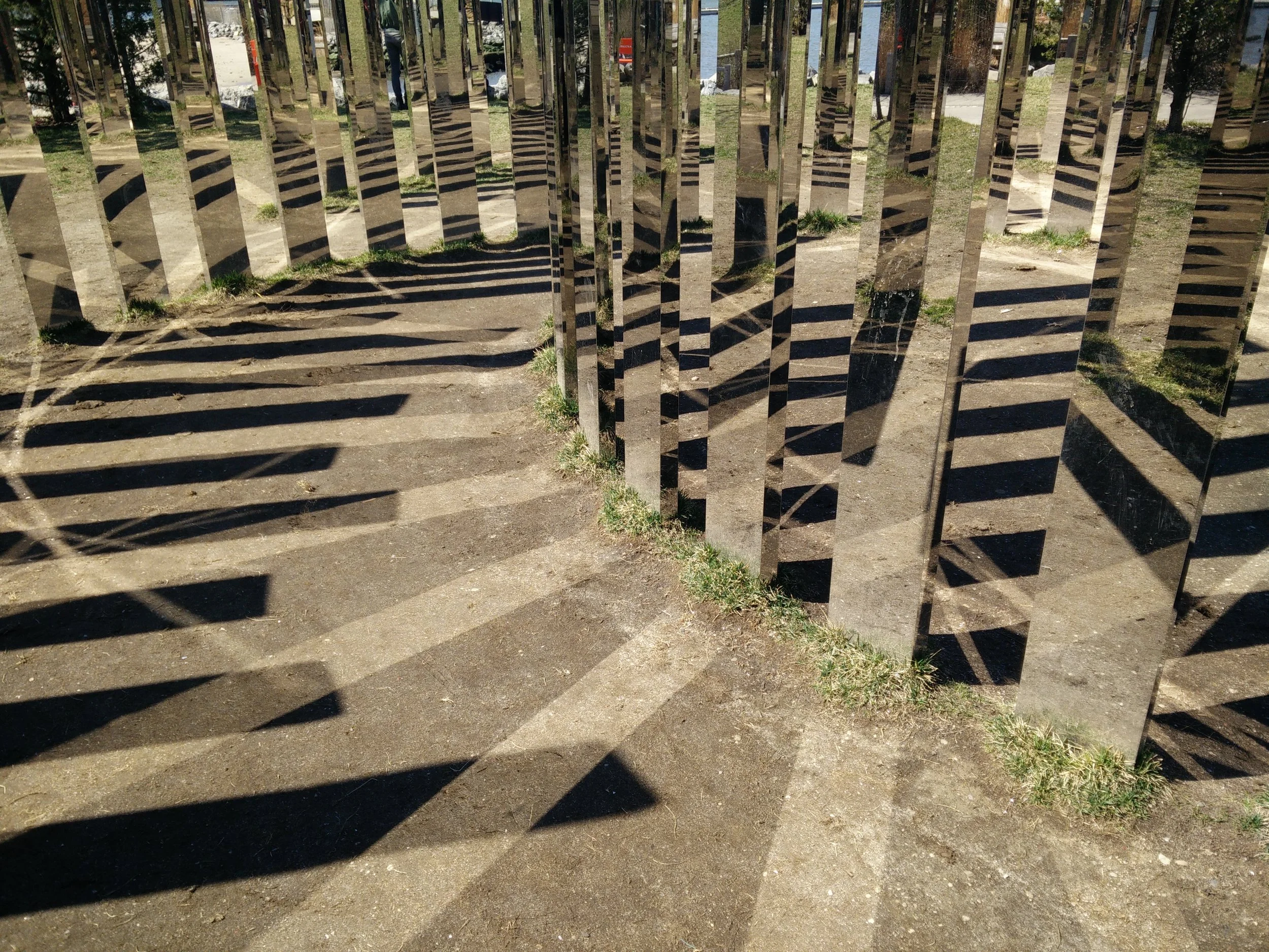 Jeppe Hein, Please touch the art, detail