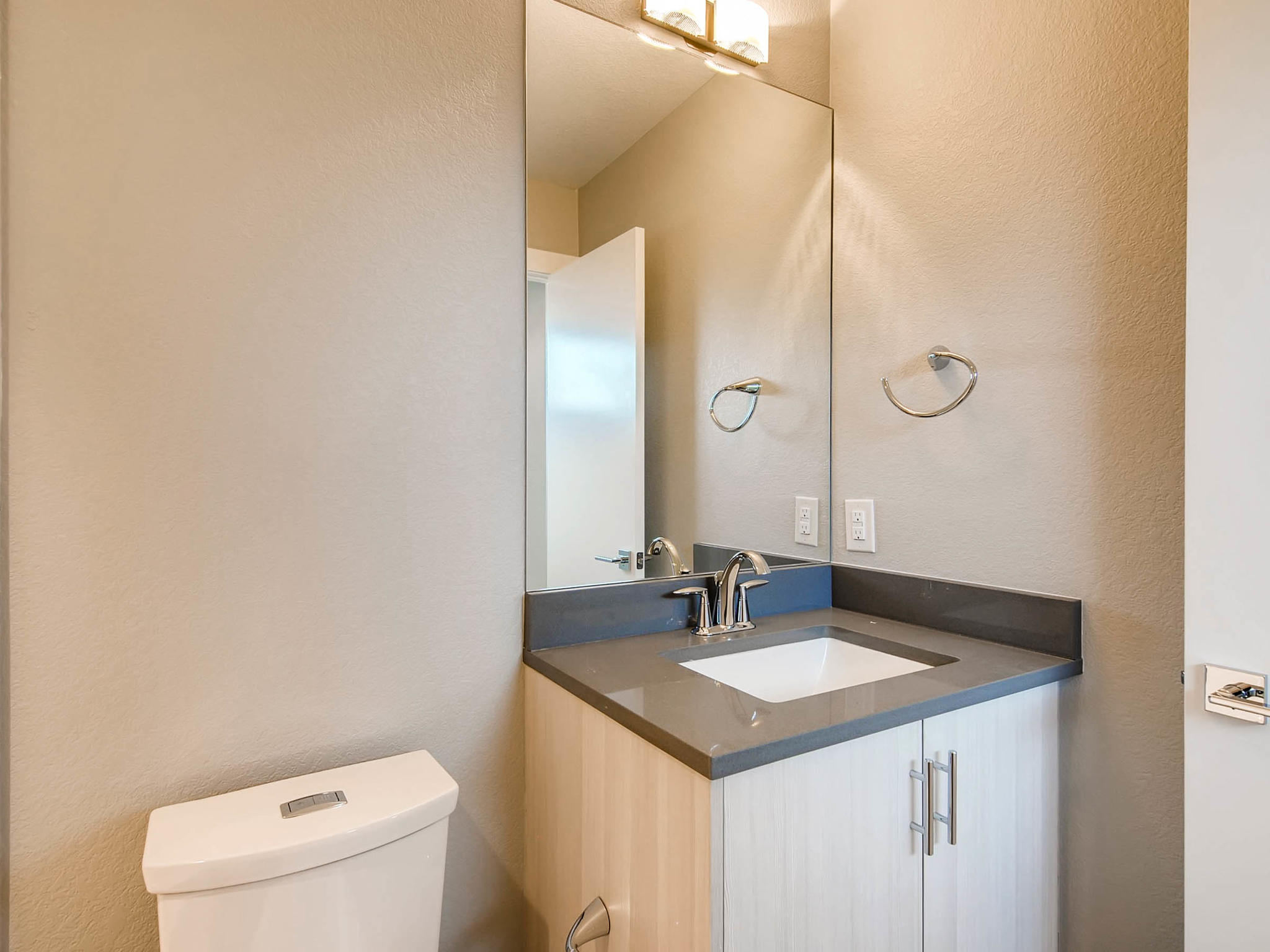558 Madison St Denver CO 80206-MLS_Size-020-19-3rd Floor Bathroom-2048x1536-72dpi.jpg