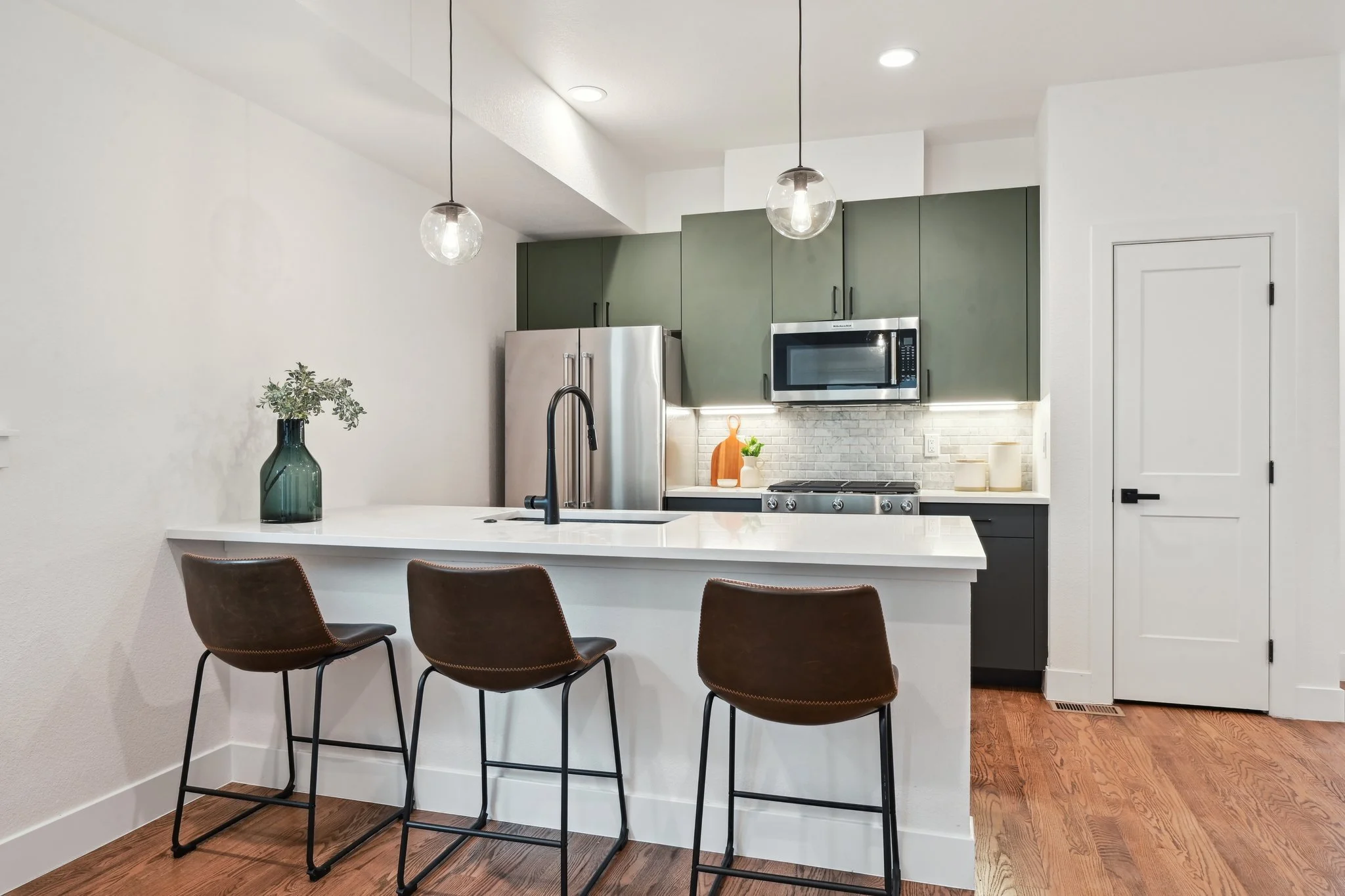 007 Kitchen.jpg