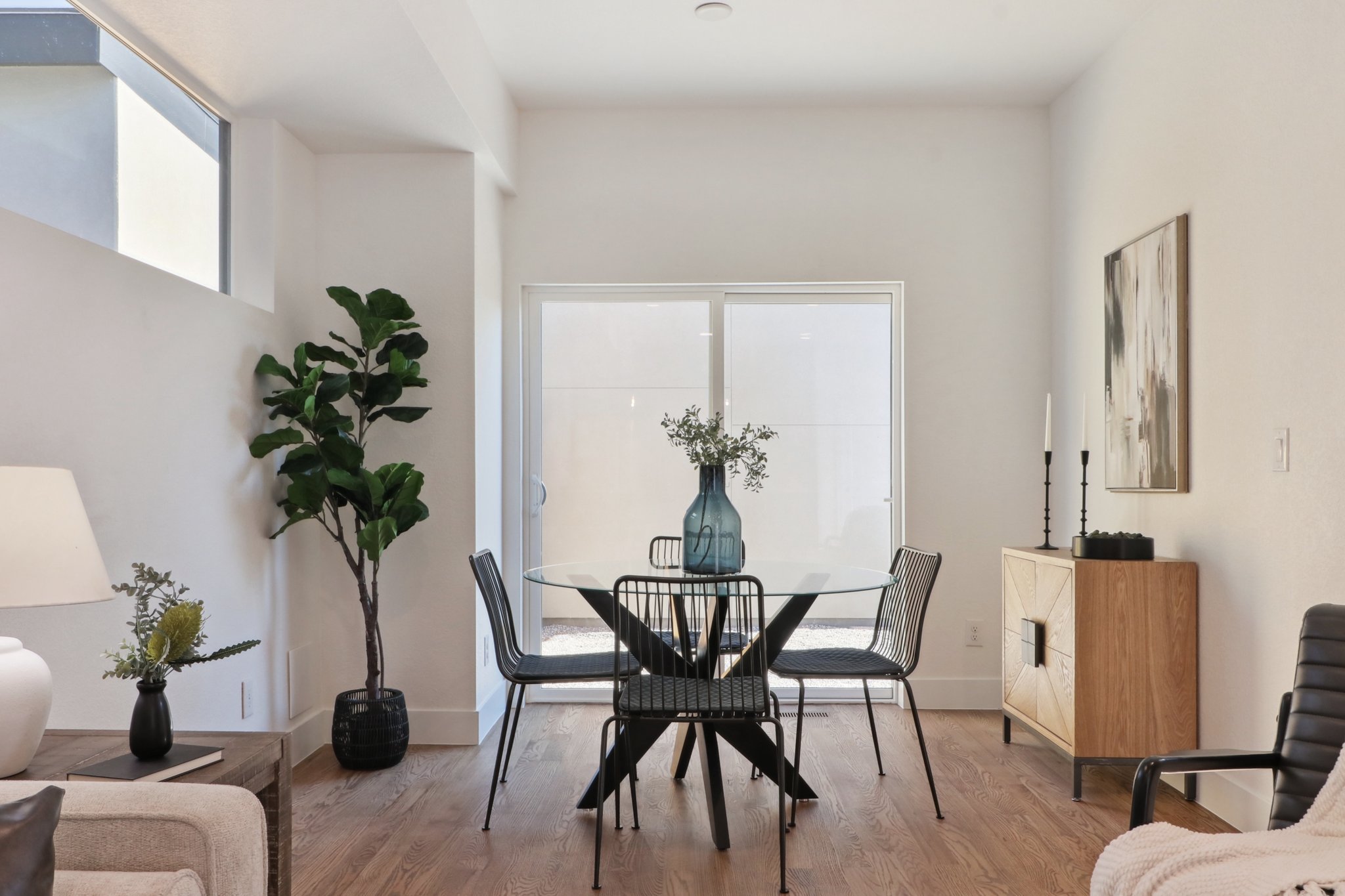 009 Dining Room.jpg