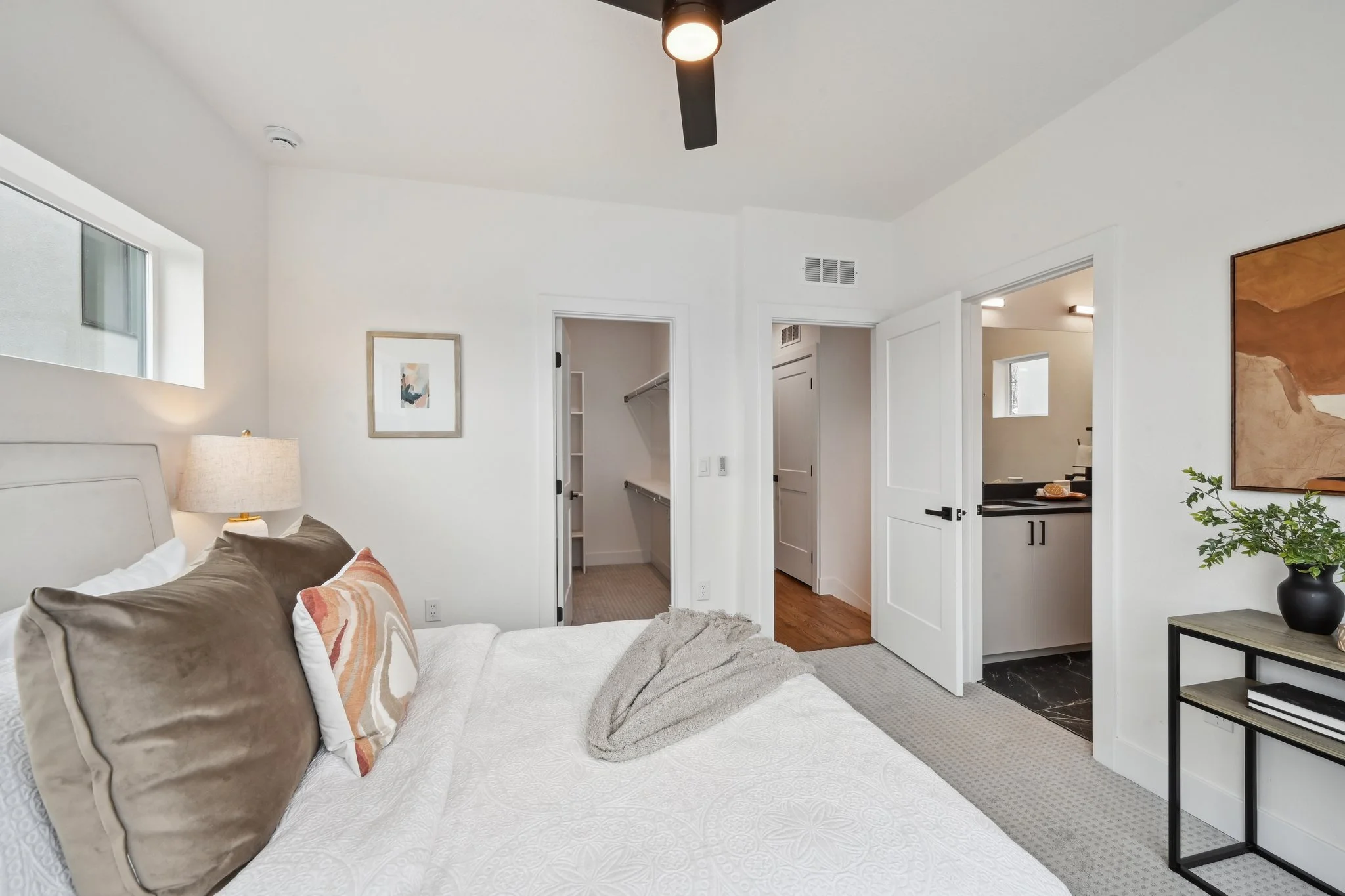 011 Primary Bedroom.jpg